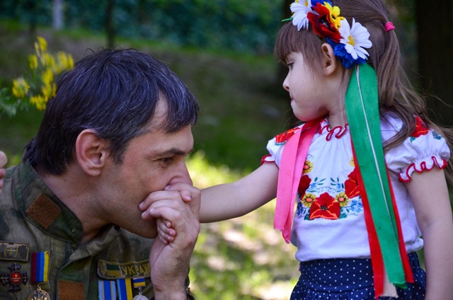 АТОвці та їхні близькі взяли участь у фотопроекті «Діти бійців АТО» (ФОТОРЕПОРТАЖ) | Дніпропетровська обласна державна адміністрація