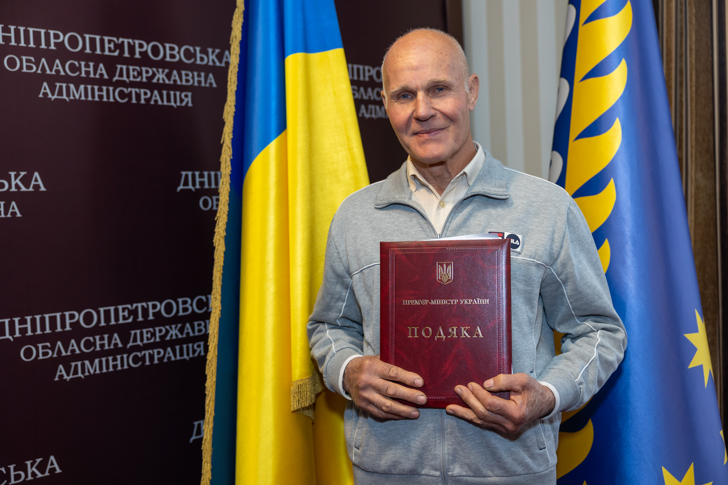 Електрослюсар Микола, який понад 50 років працює на вугледобувному підприємстві, отримав подяку Прем’єр-міністра