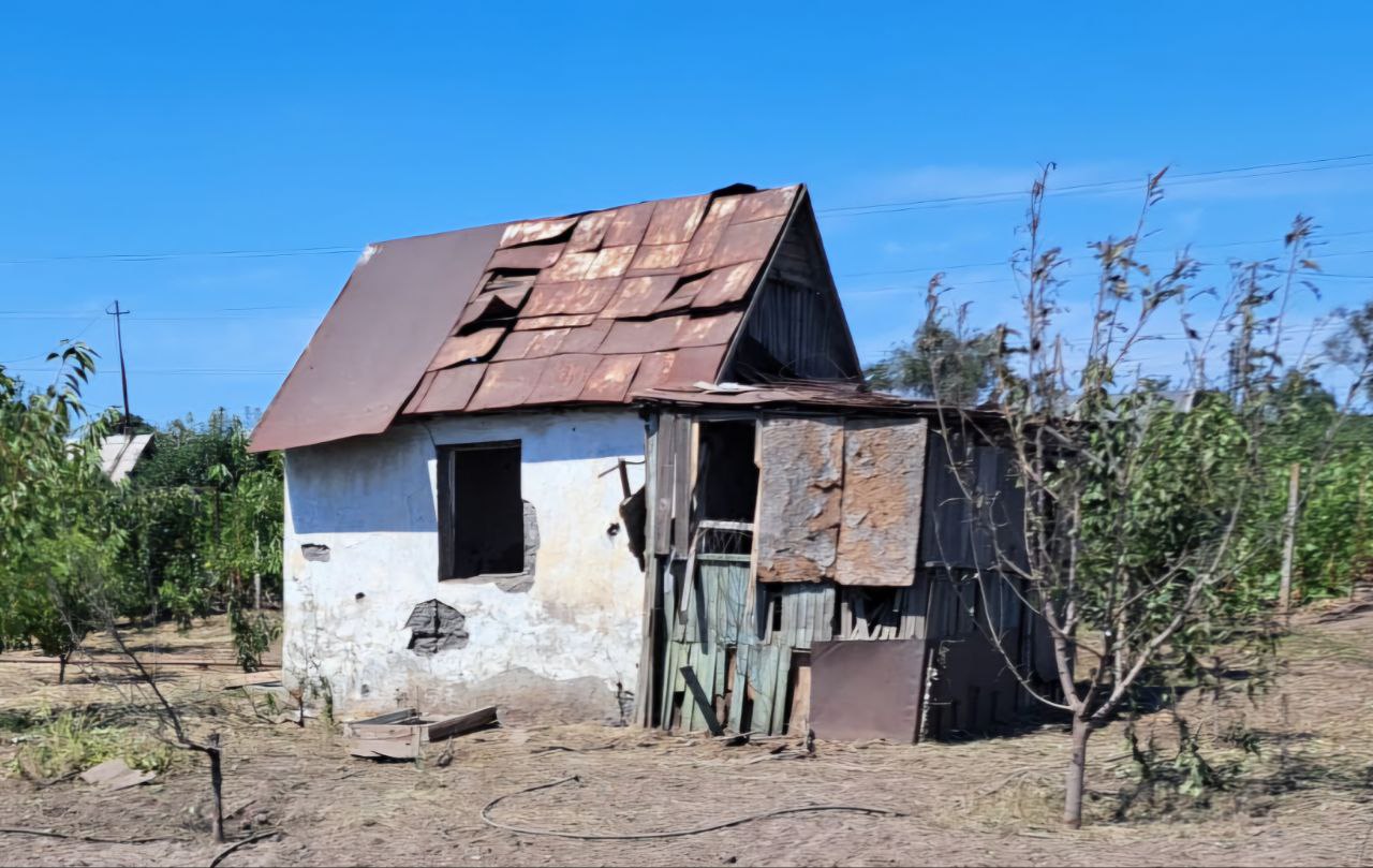 Понівечений дачний будинок