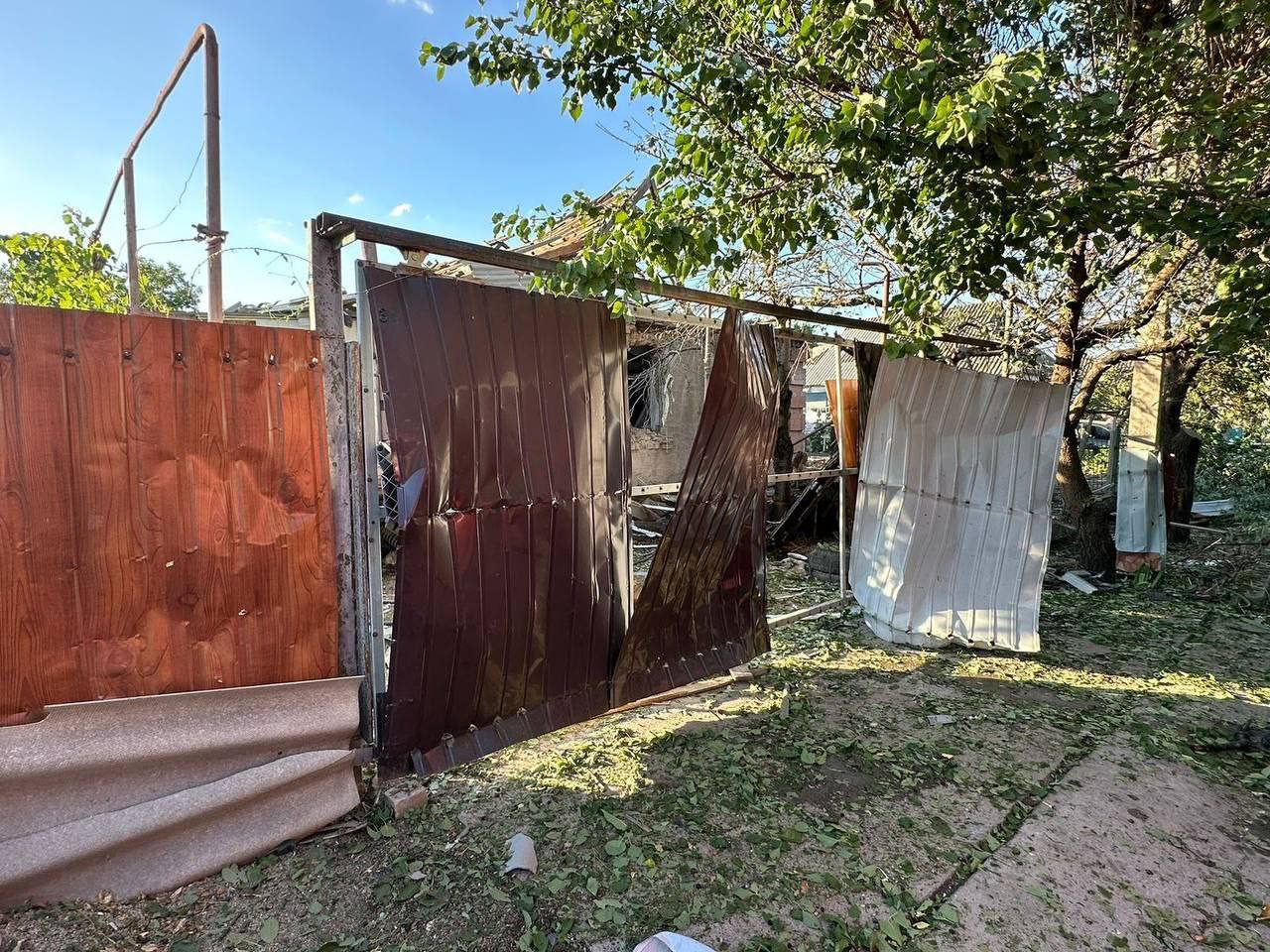 Понівечений паркан