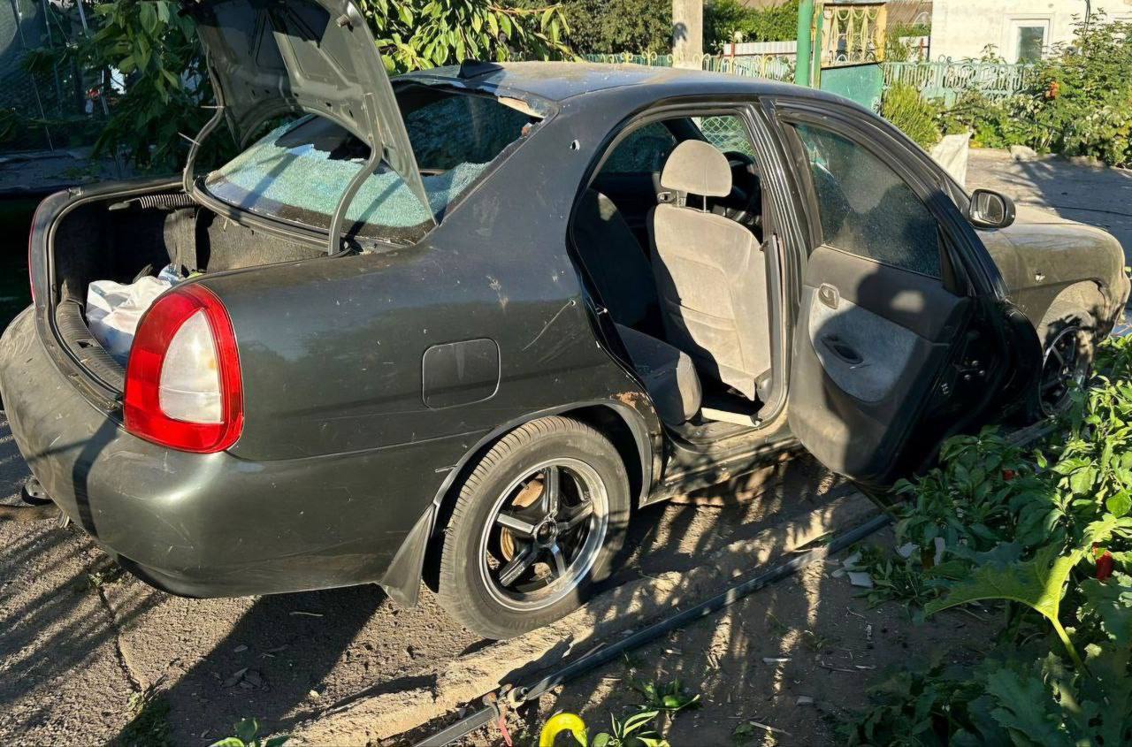 Побита легкова автівка 