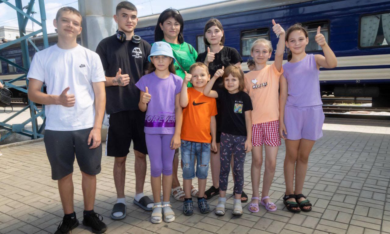 Вихованці дитячих будинків сімейного типу відправилися на відпочинок до Буковеля