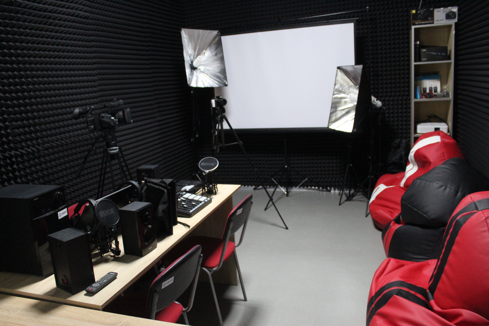 Відеостудія з сучасним обладнанням