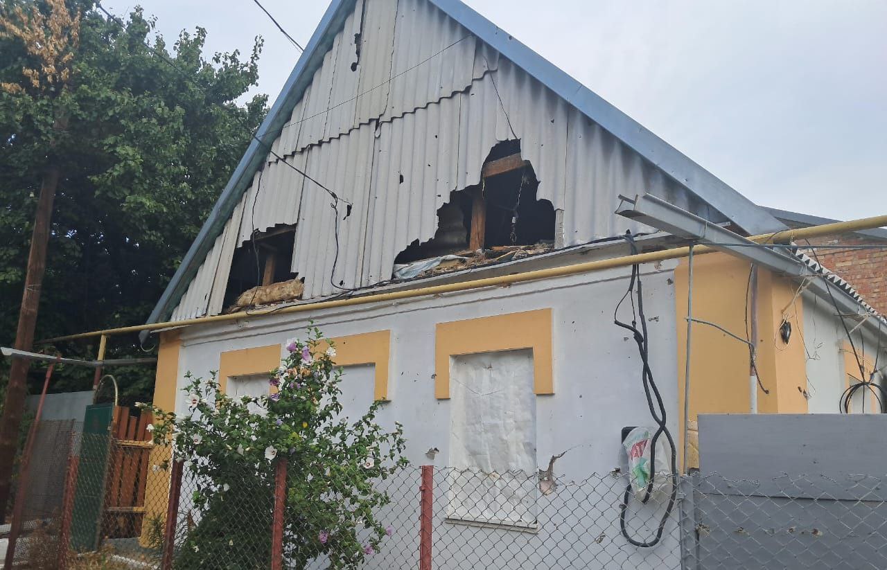 Побитий дах оселі