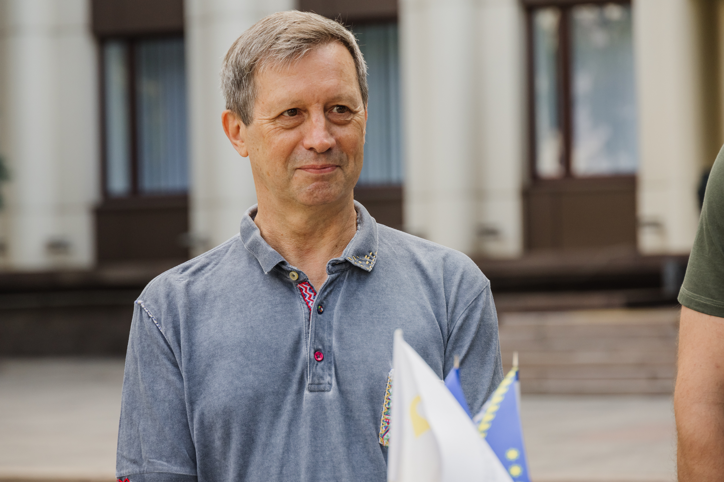 Член правління Дніпропетровського товариства філателістів Дмитро Цимиренко