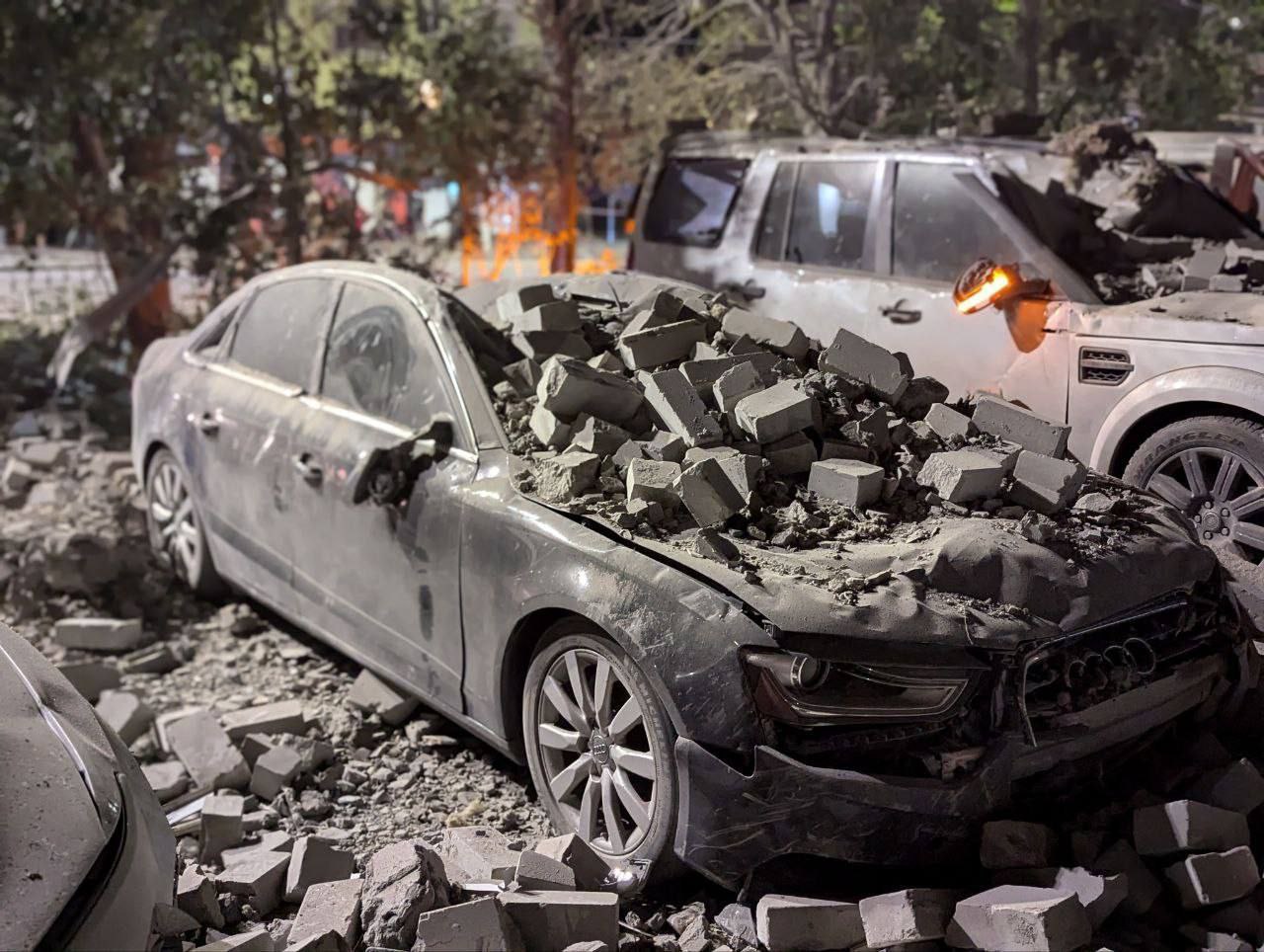 Побиті легковики