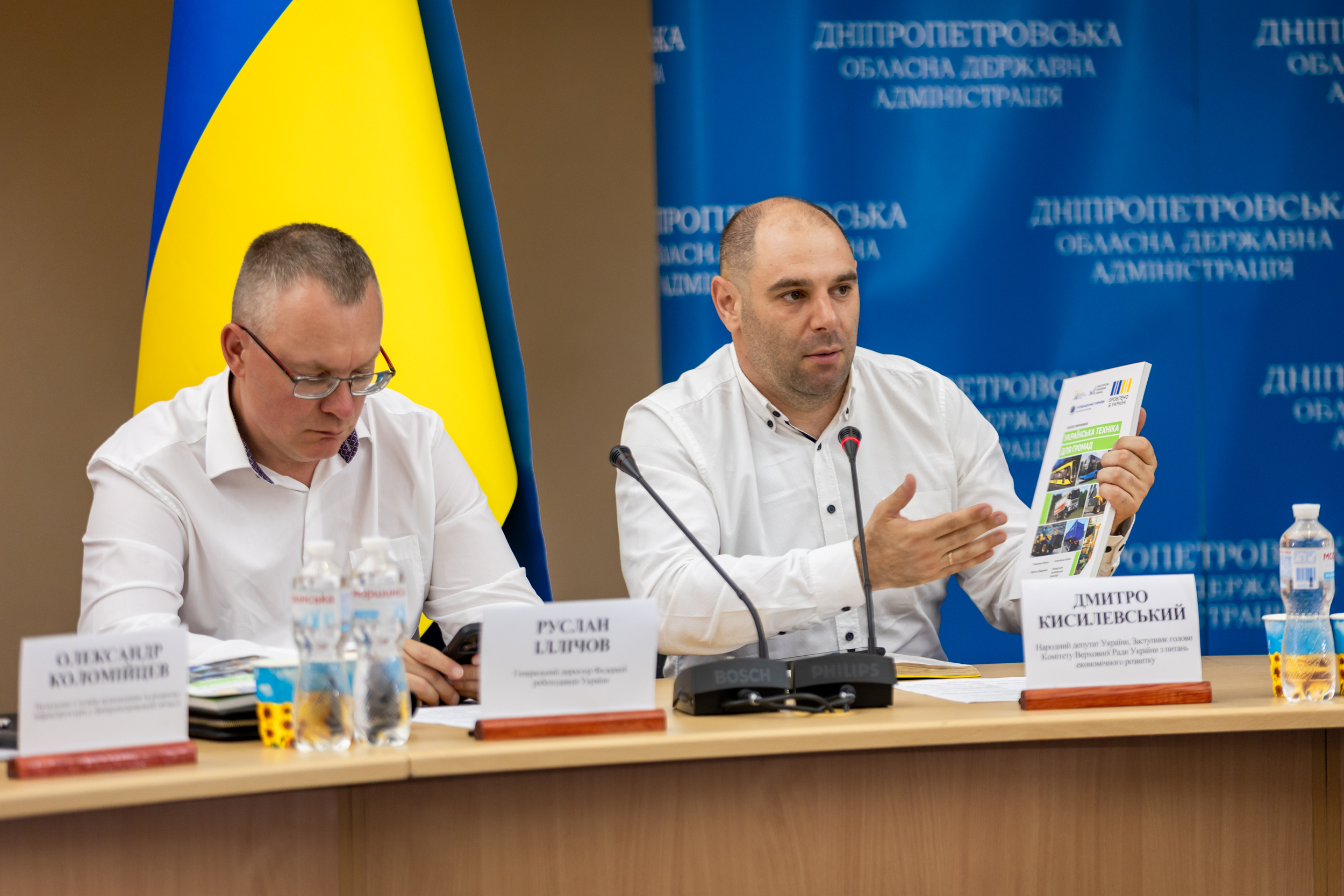 Про важливість вибору на користь національного виробника говорили нардеп Дмитро Кисилевський та ген директор Федерації роботодавців України Руслан Іллічов.