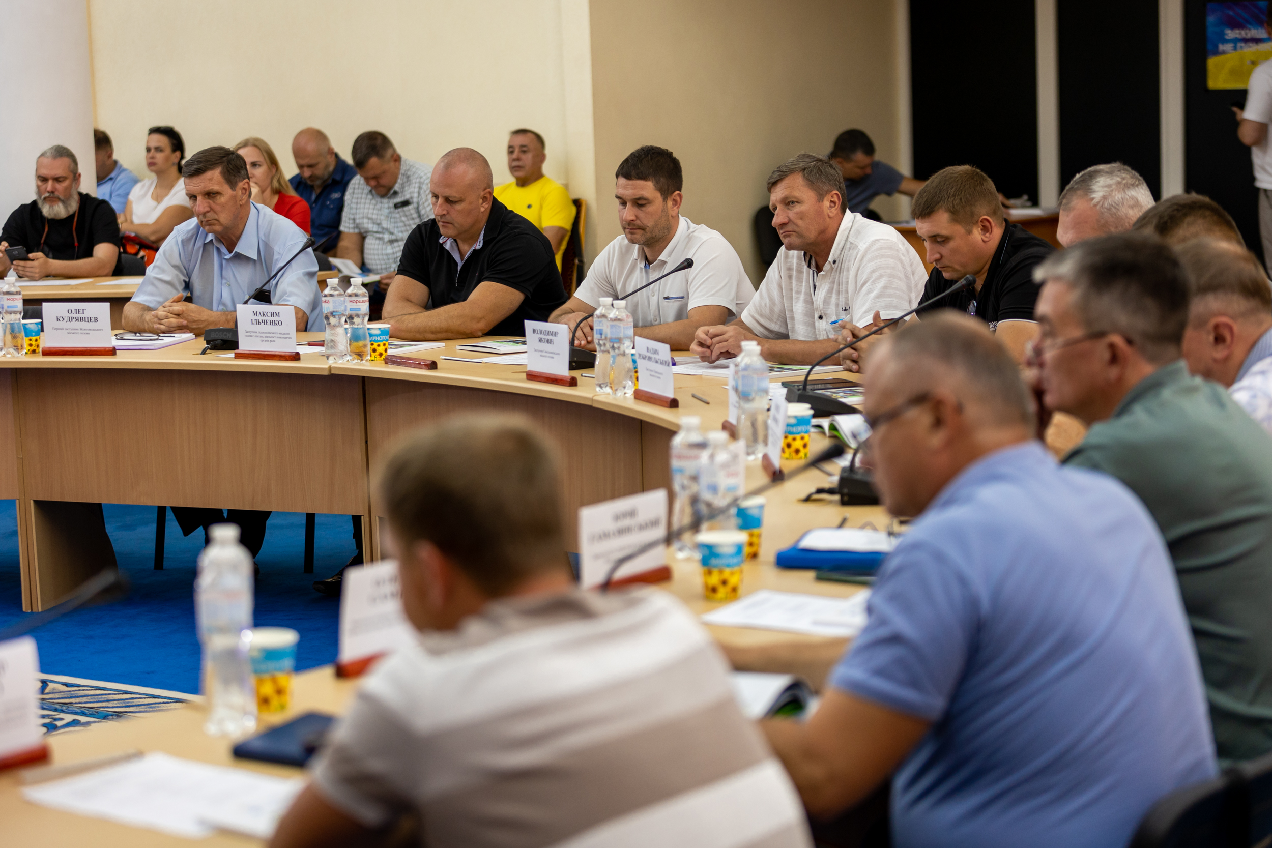 До розмови запросили надзвичайників, освітян, представників медичної сфери, а також комунальних підприємств. 