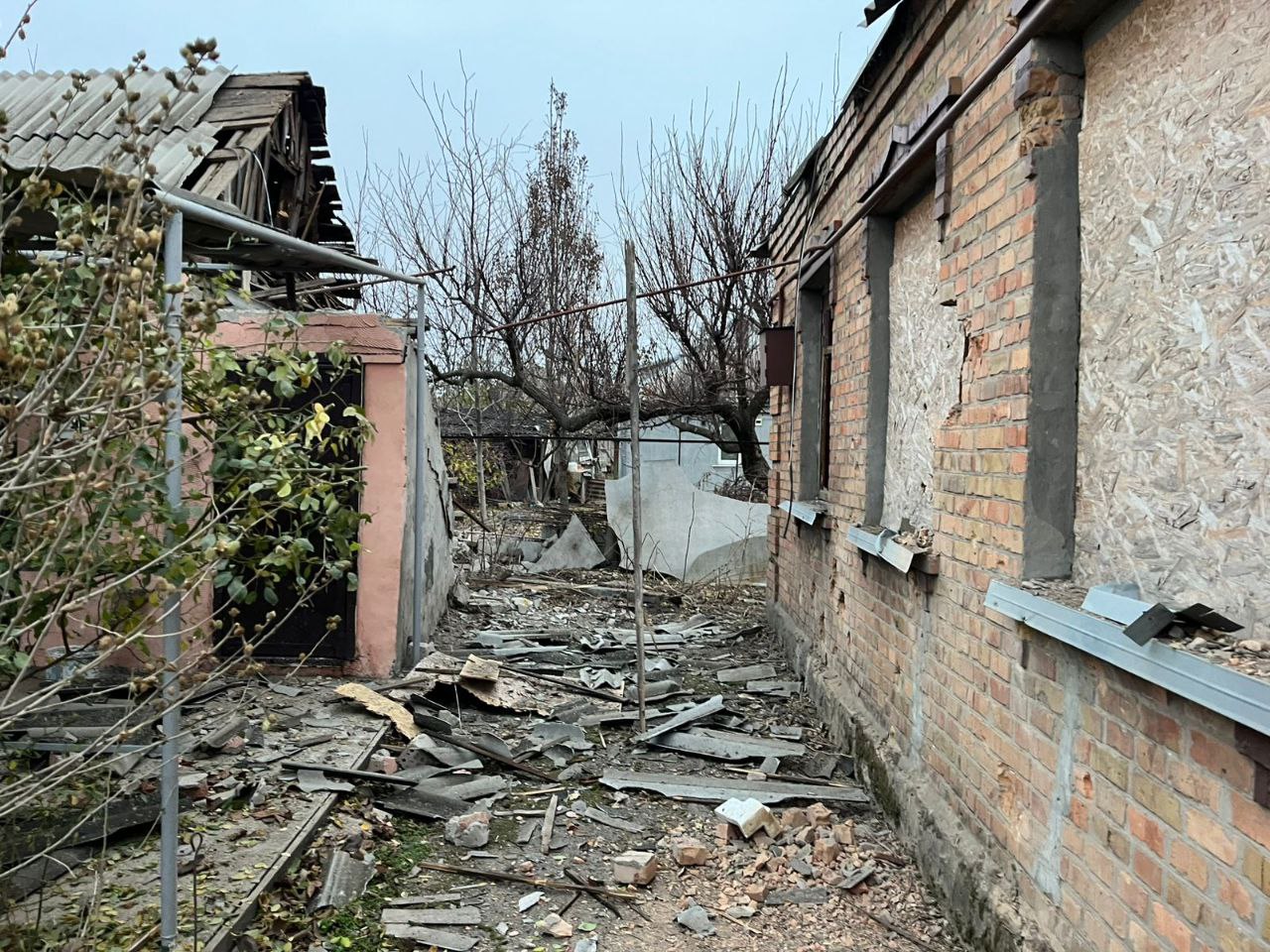Подвір’я в уламках