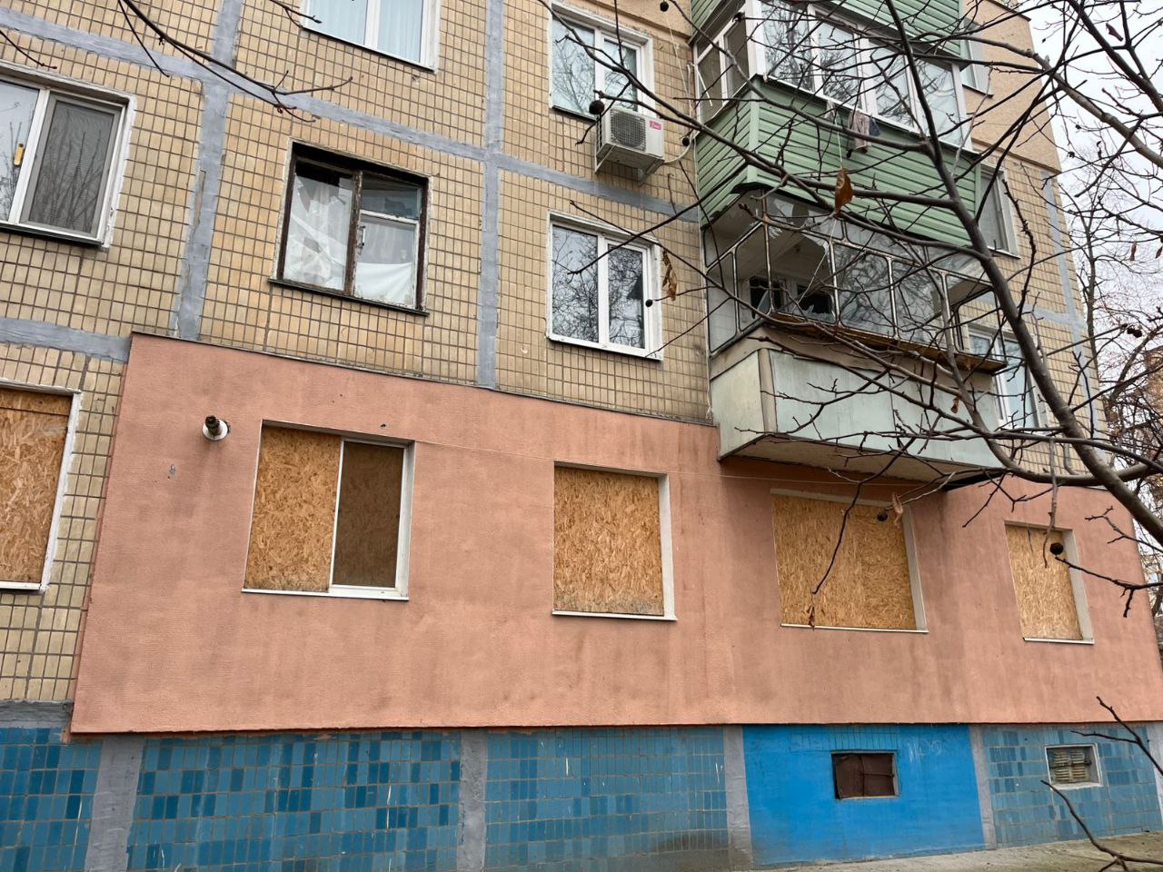 У багатоповерхівці побиті вікна
