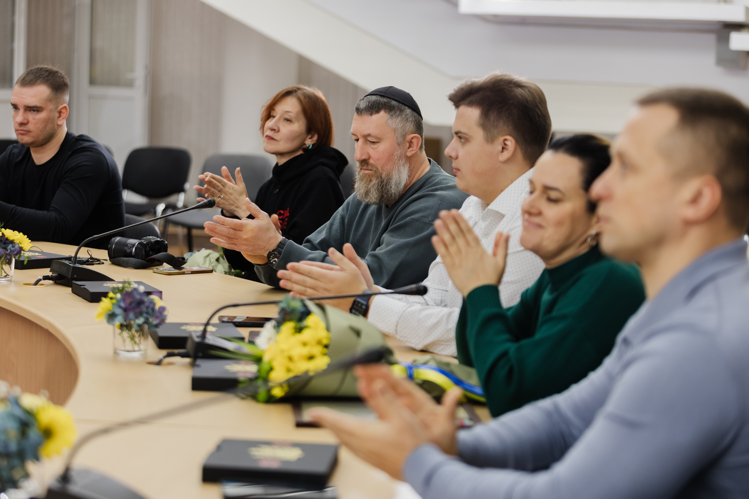 Волонтери приймають вітання з прийдешнім святом