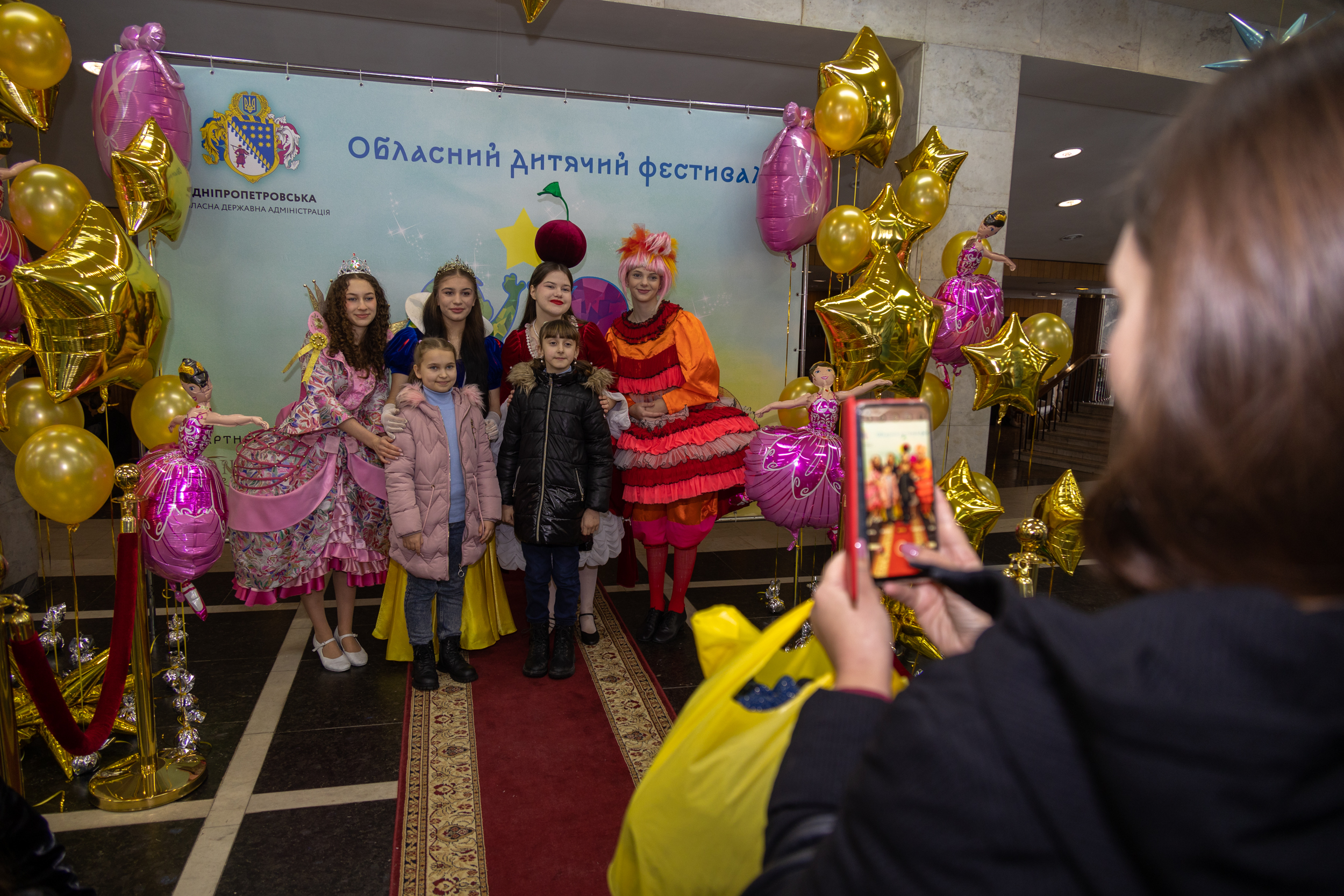 Юні таланти робили фото на пам'ять про участь у заході