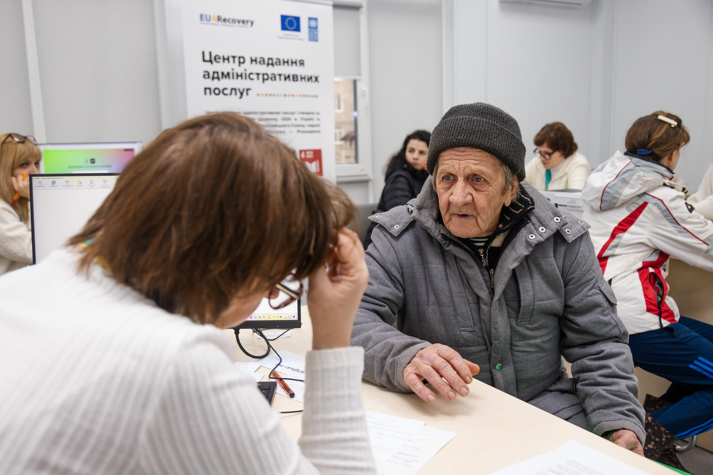 Тут можна оформити виплати, зареєструвати місце проживання, майно чи шлюб