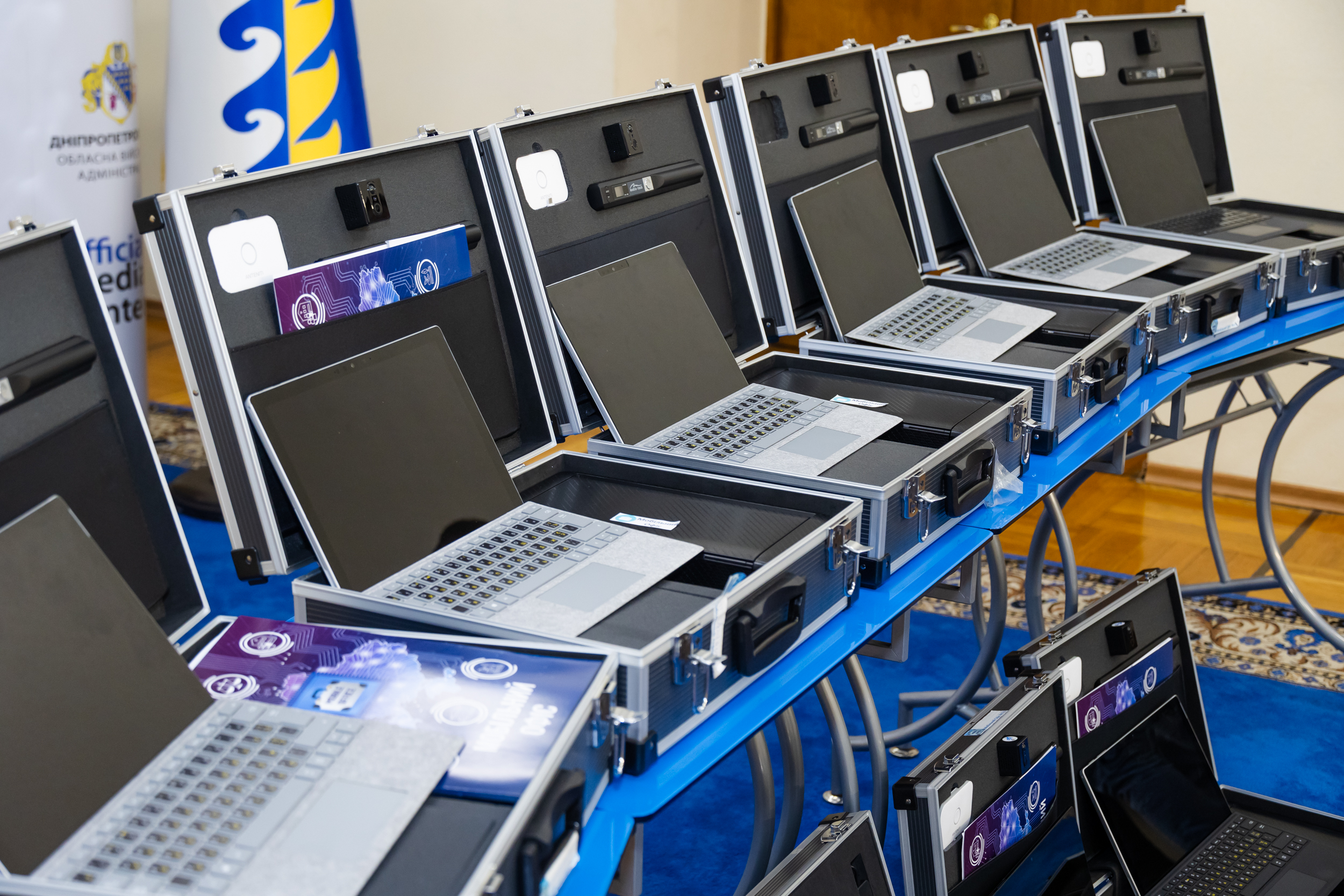 Мобільні валізки, які отримали ЦНАПи