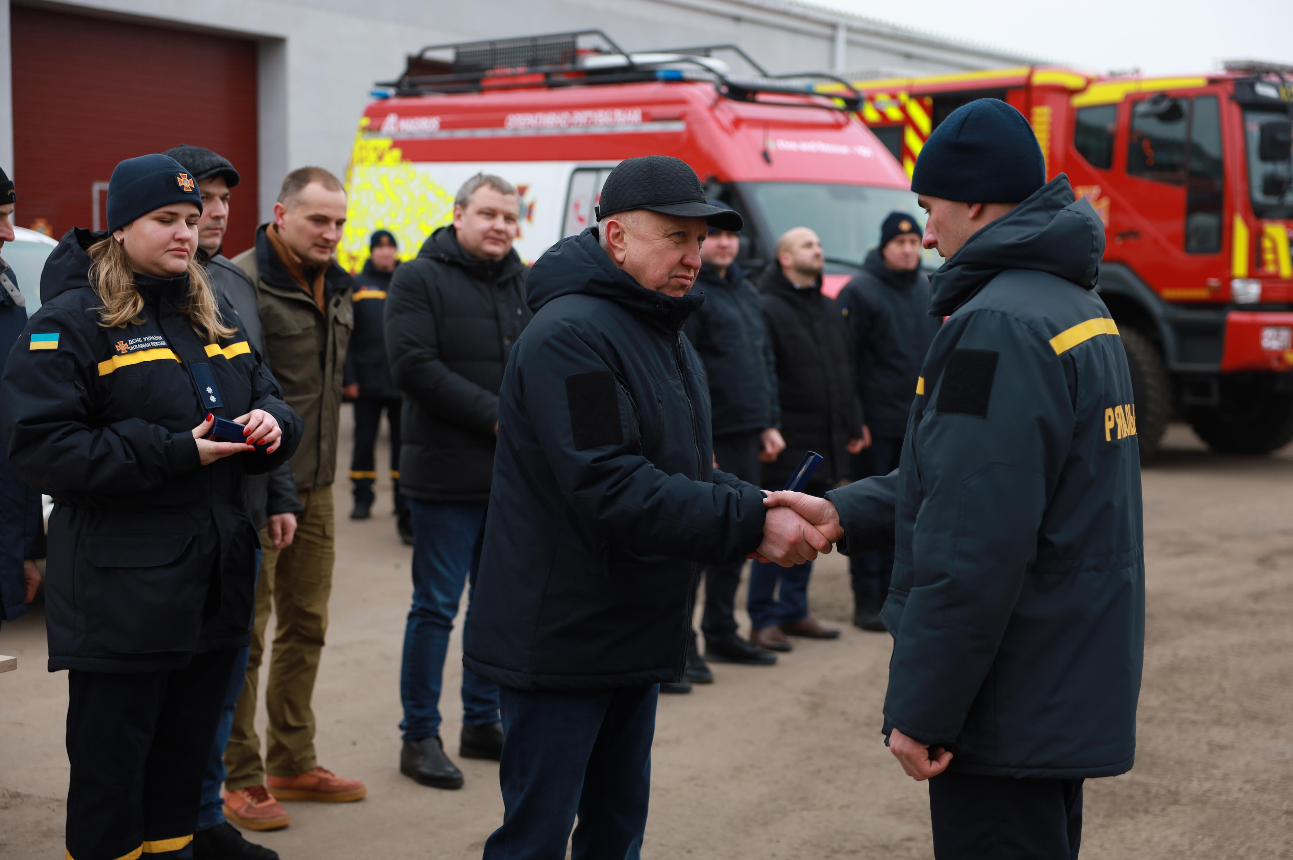 Радник очільника області нагородив надзвичайників