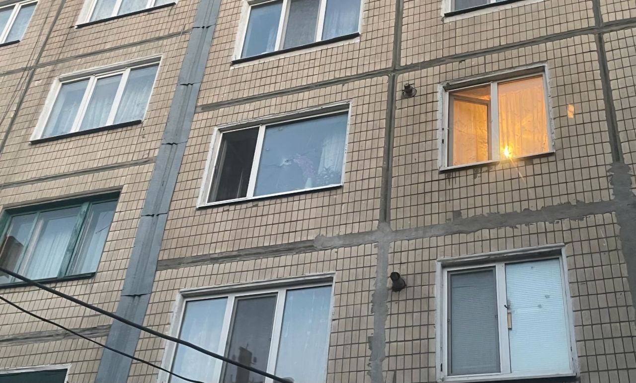 Побиті вікна у багатоповерхівці