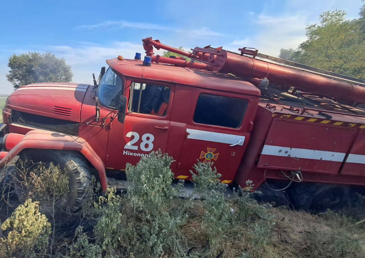 Понівечене пожежно-рятувальне авто