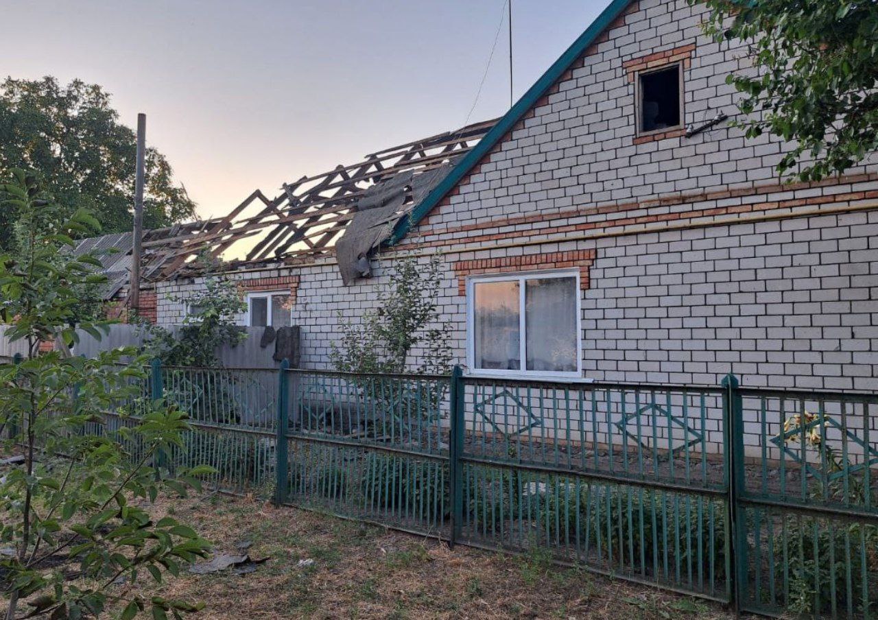 Понівечений через атаки росіян будинок на Нікопольщині