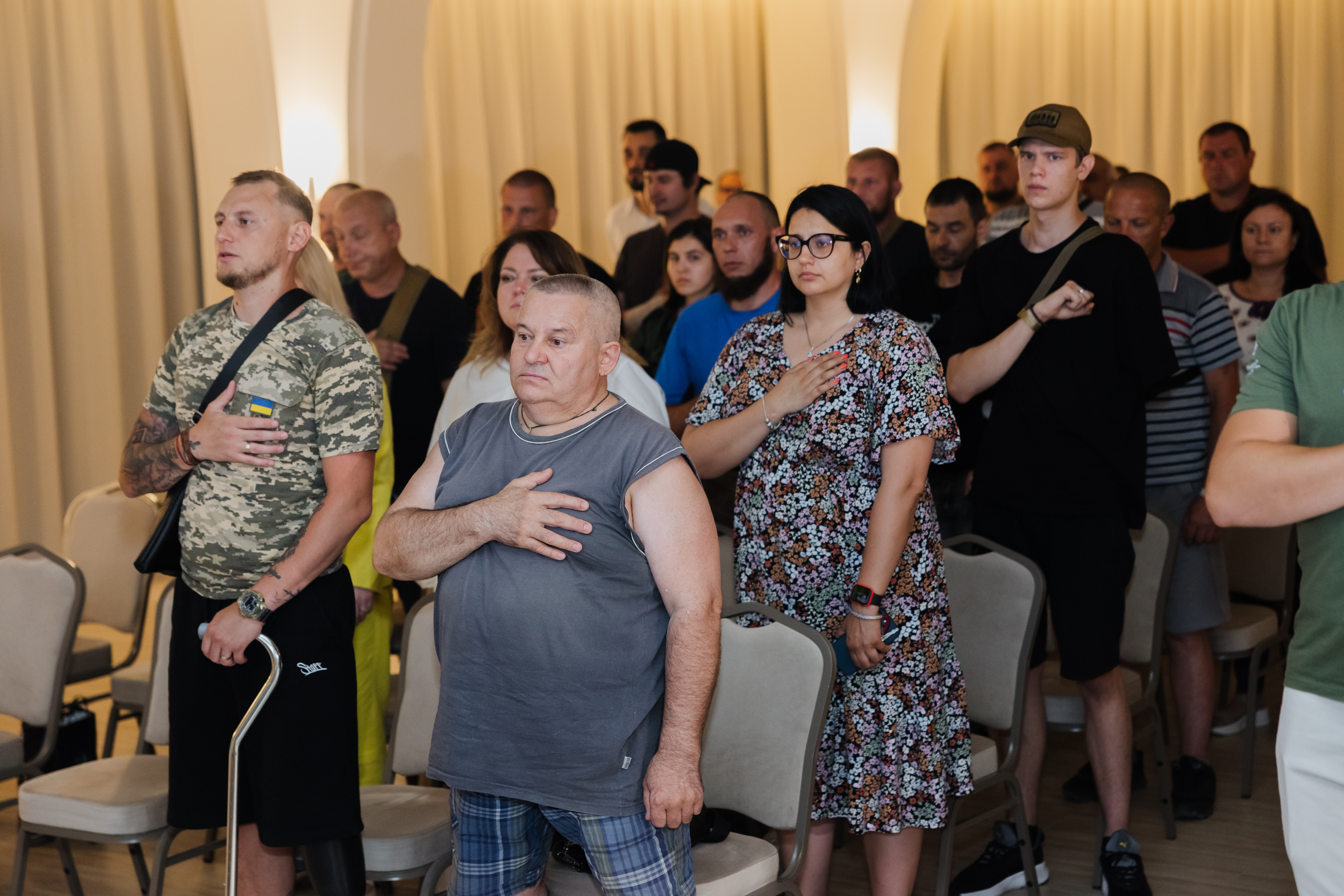 Учасники заходу під час гімну України