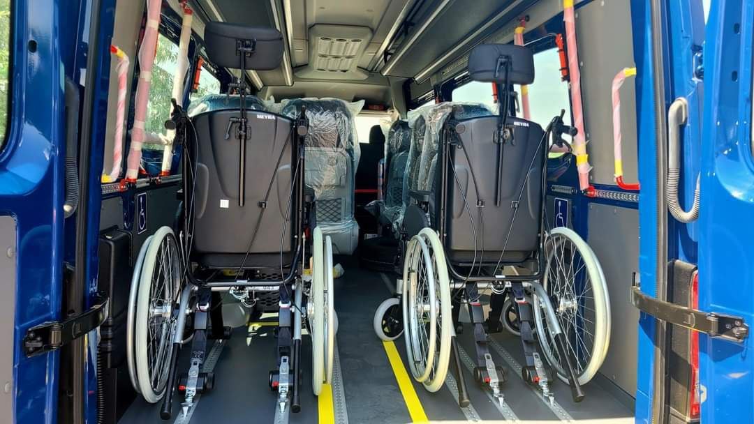 Транспорт оснащений кріслами колісними та пандусом