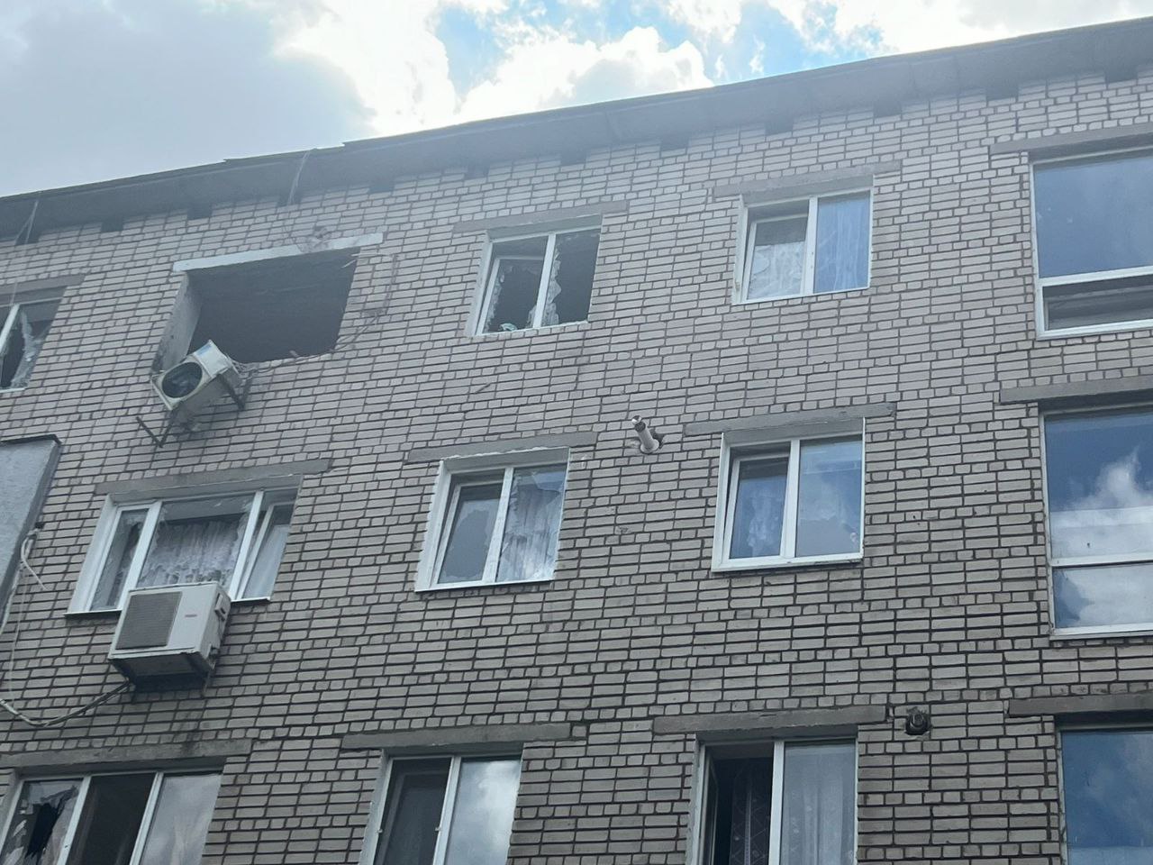 Через удар дроном-камікадзе у Нікополі пошкоджена п'ятиповерхівка