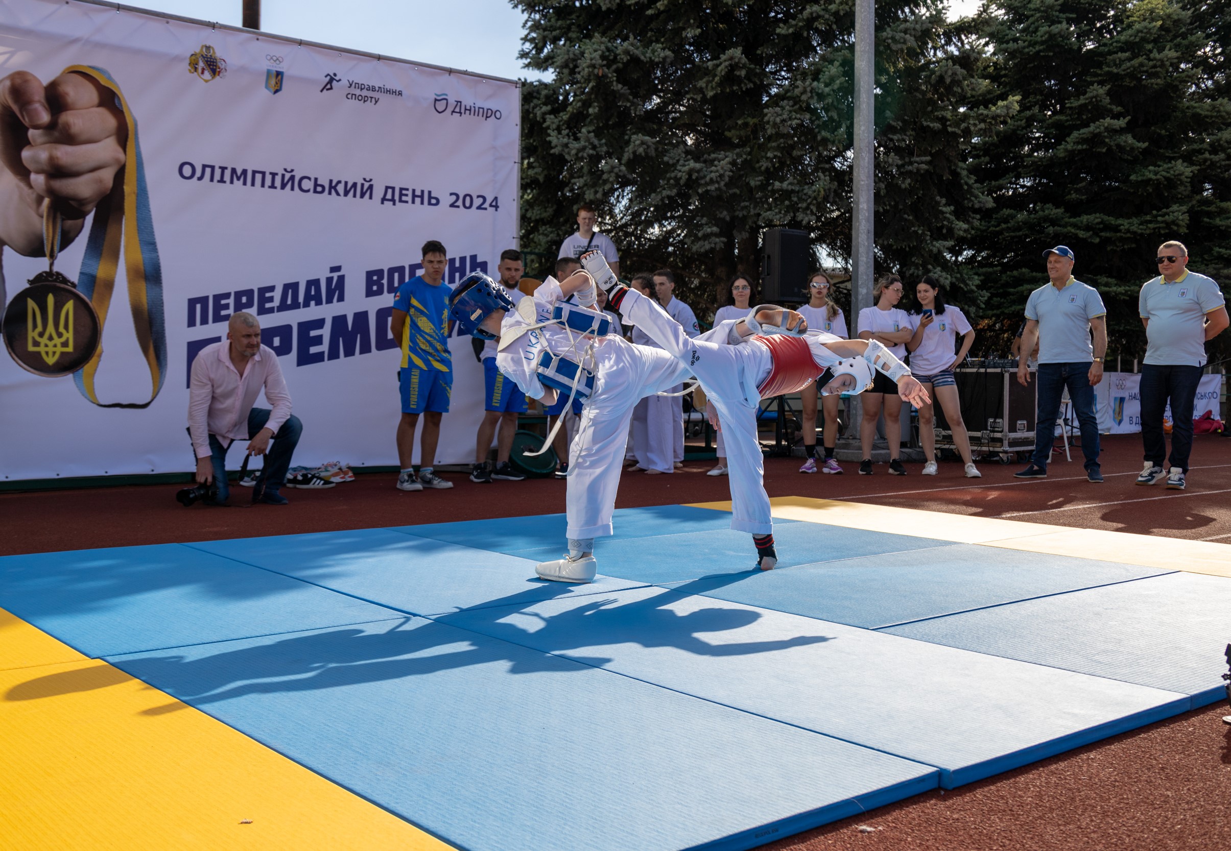 На стадіоні вихованці дитячо-юнацьких спортивних шкіл області демонстрували надскладні прийоми