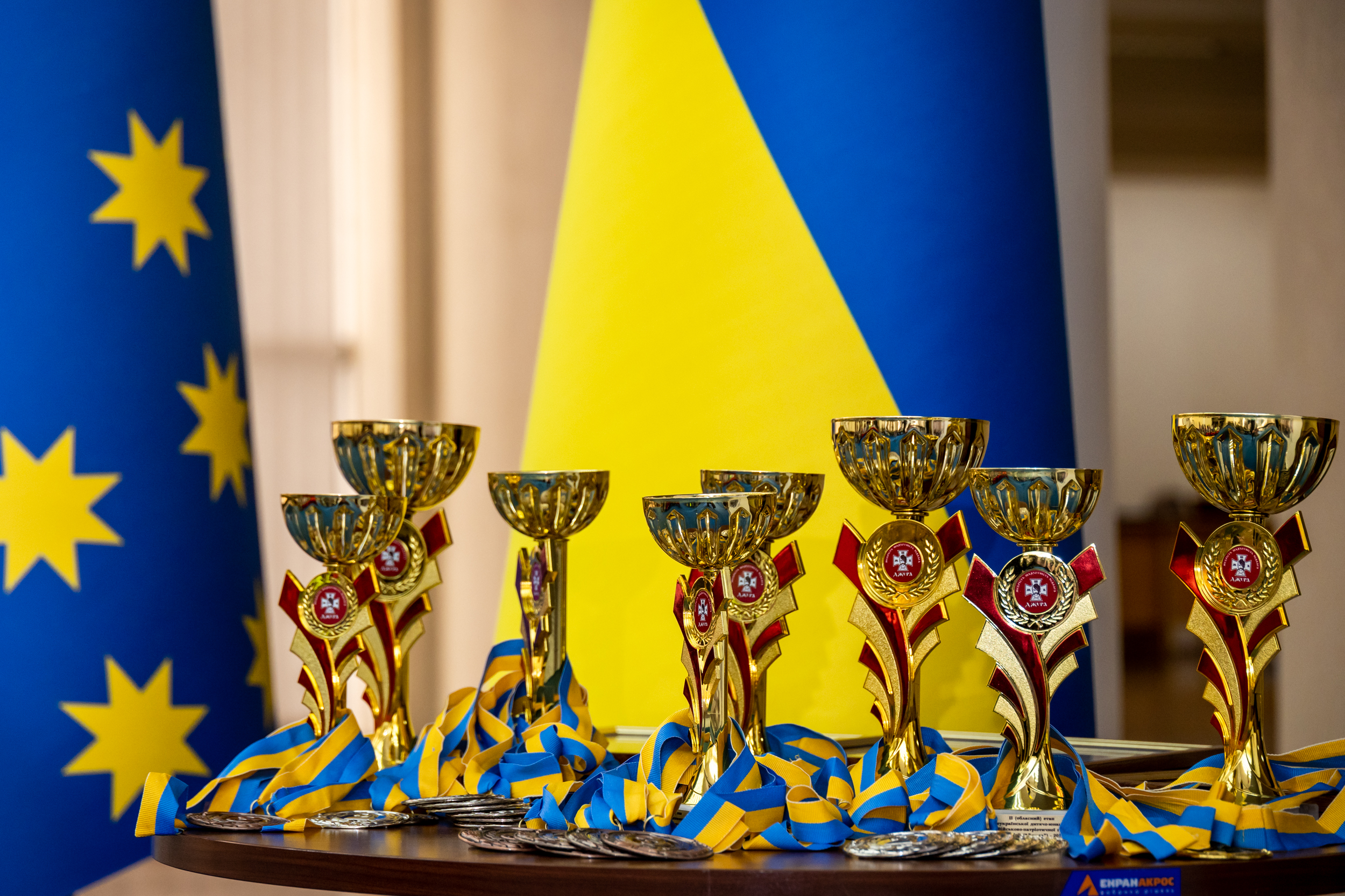Кубки й медалі для переможців гри «Джура»