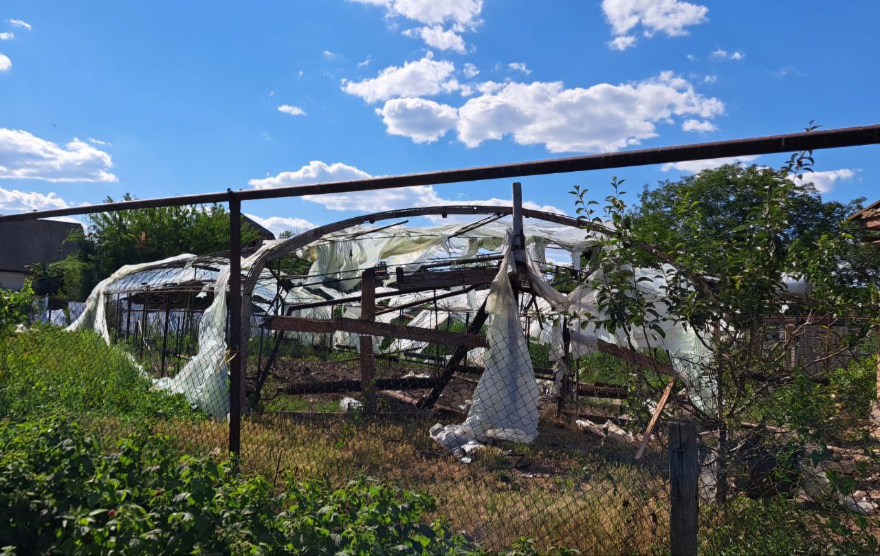 Понівечена теплиця