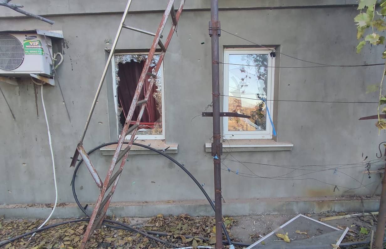 Побиті вікна у приватному будинку 