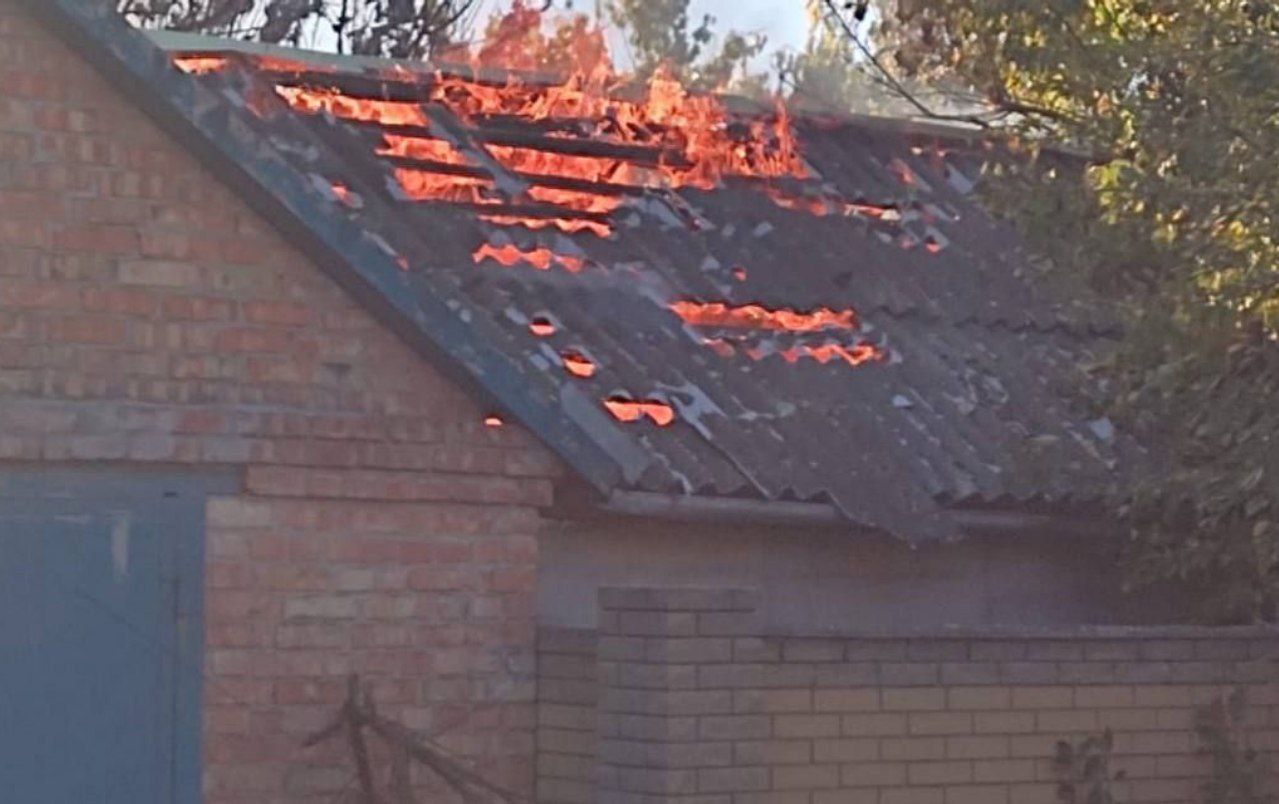 Горить покрівля приватної оселі 