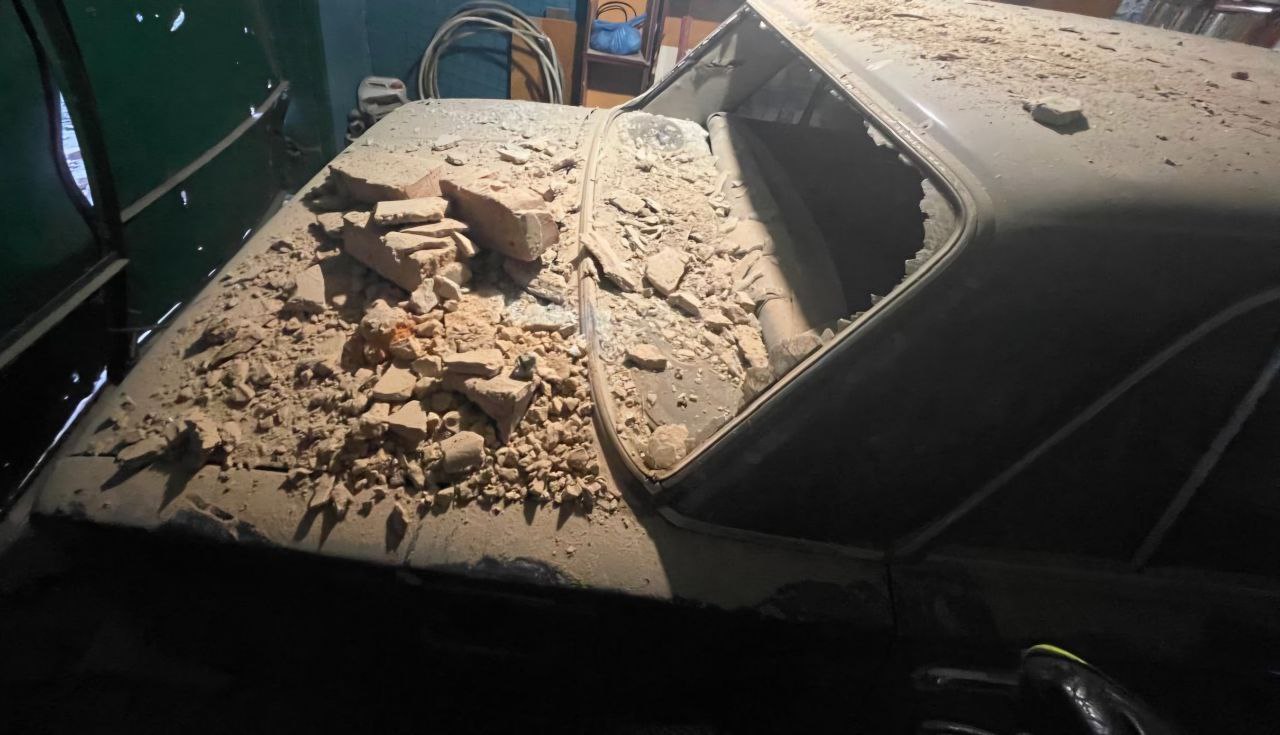 Потрощене авто в уламках