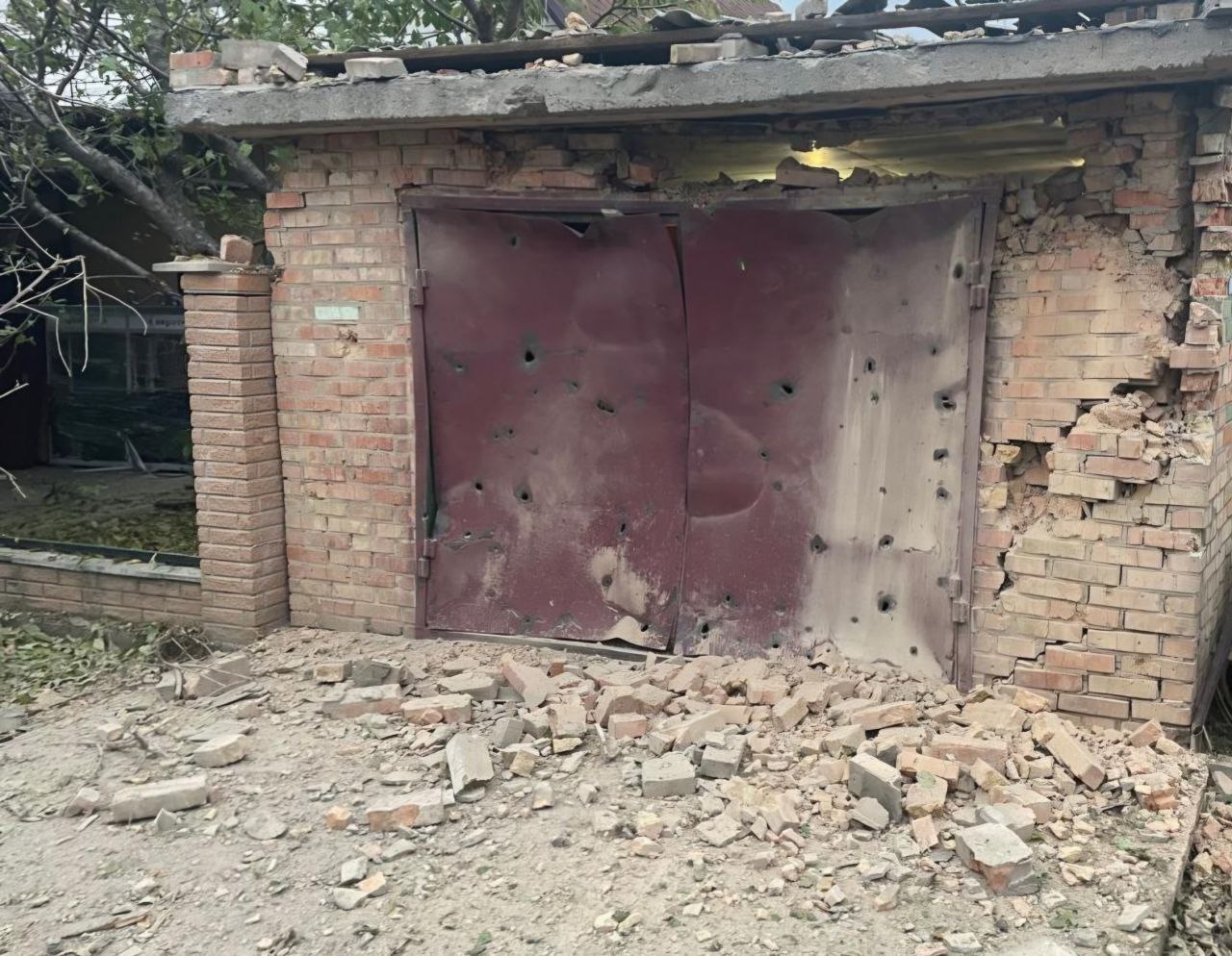 Пошкоджений гараж