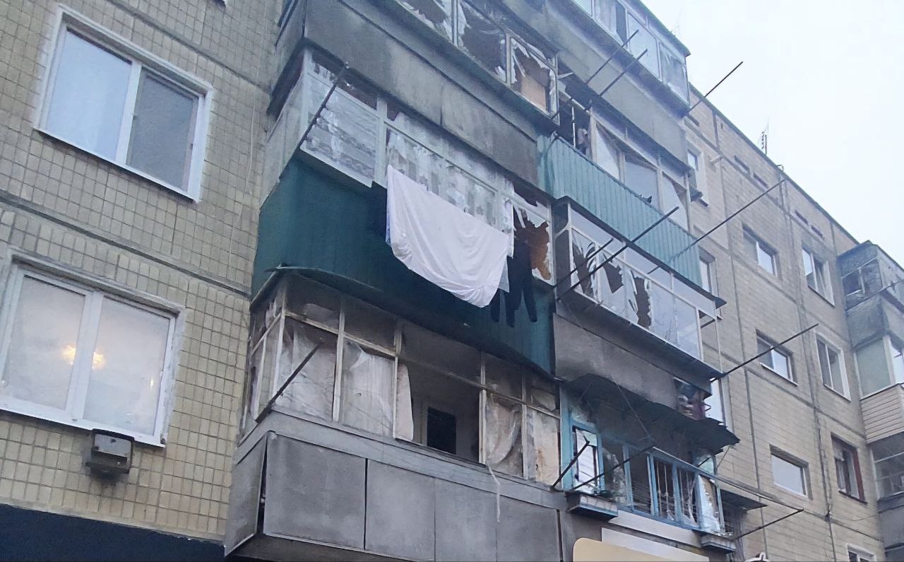 У багатоповерхівці на Нікопольщині повилітали вікна