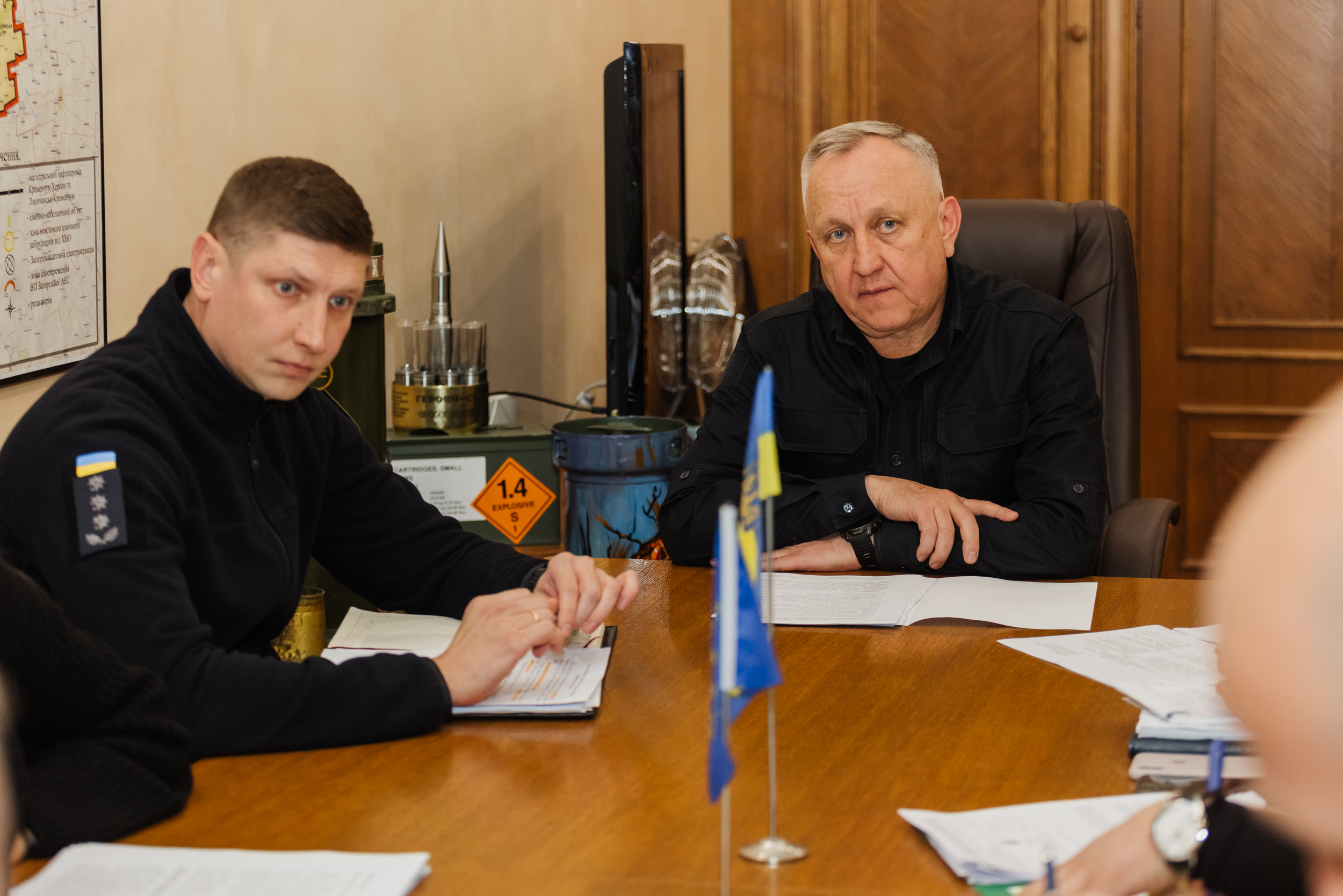 Андрій Кульбач та представник керівництва ГУ ДСНС України у Дніпропетровській області Сергій Старостенко