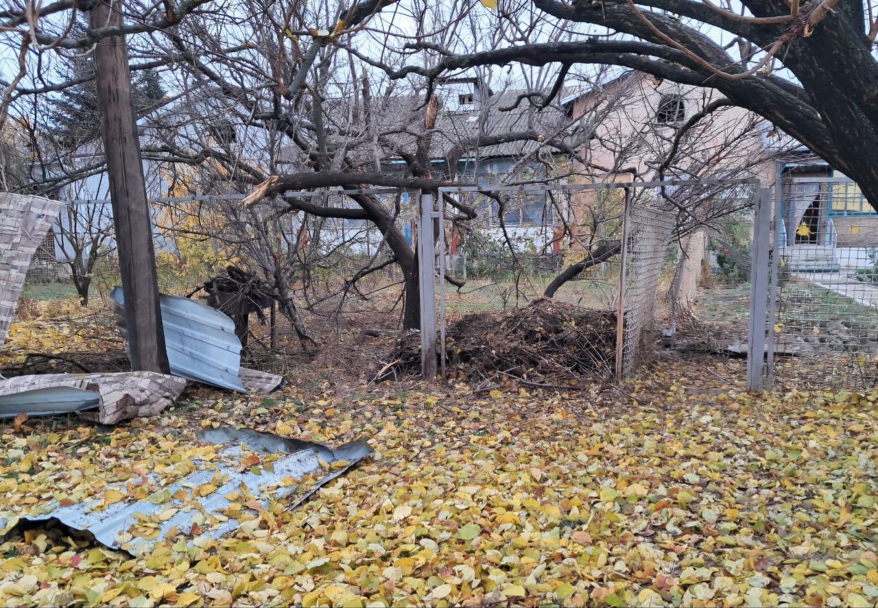 Понівечений паркан