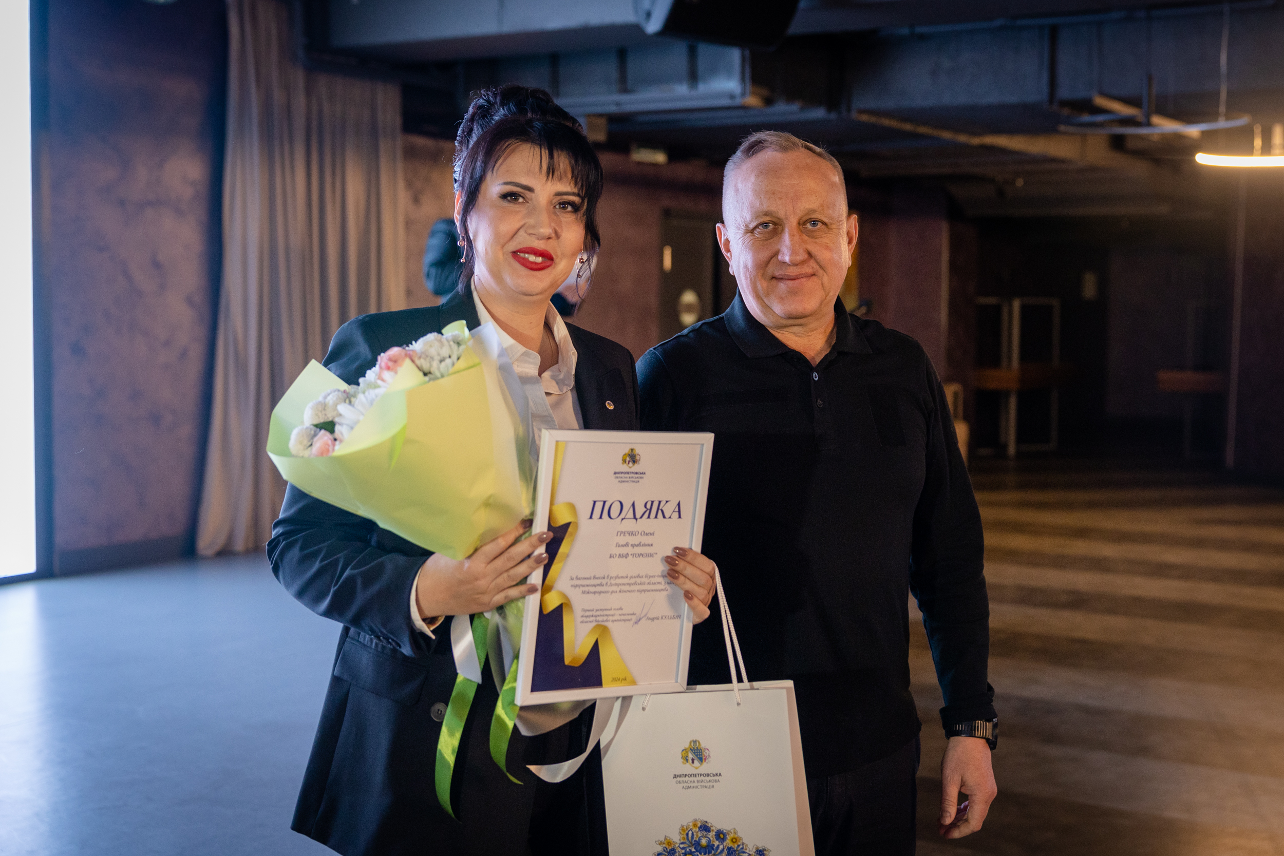  Андрій Кульбач під час нагородження жінок-підприємниць 