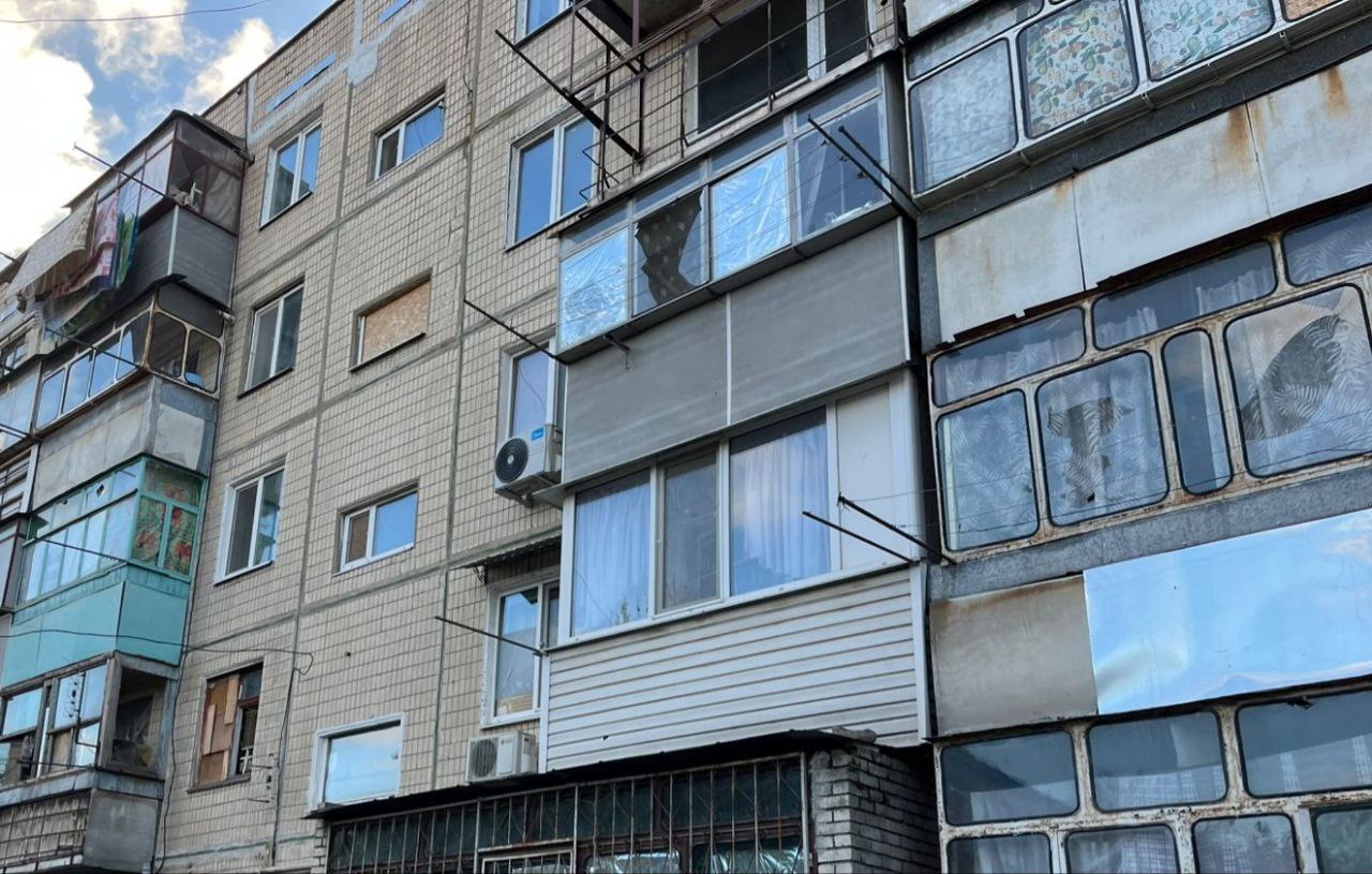 У багатоповерхівці побиті вікна