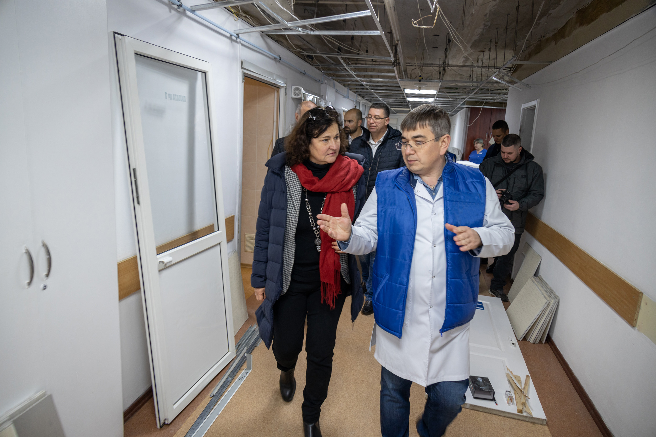 Партнери пройшлися коридорами понівеченої лікарні