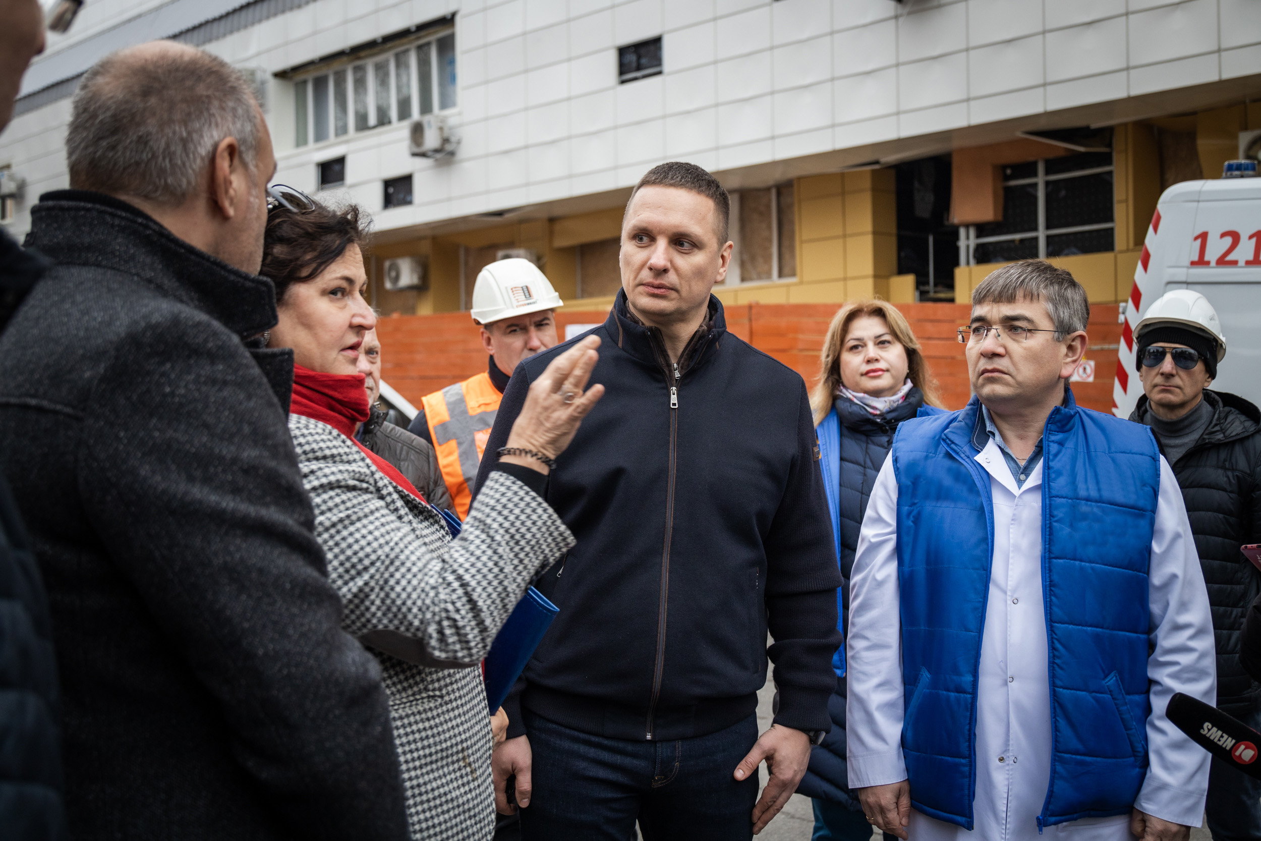 Спілкування міжнародної делегації з представниками керівництва області та лікарні