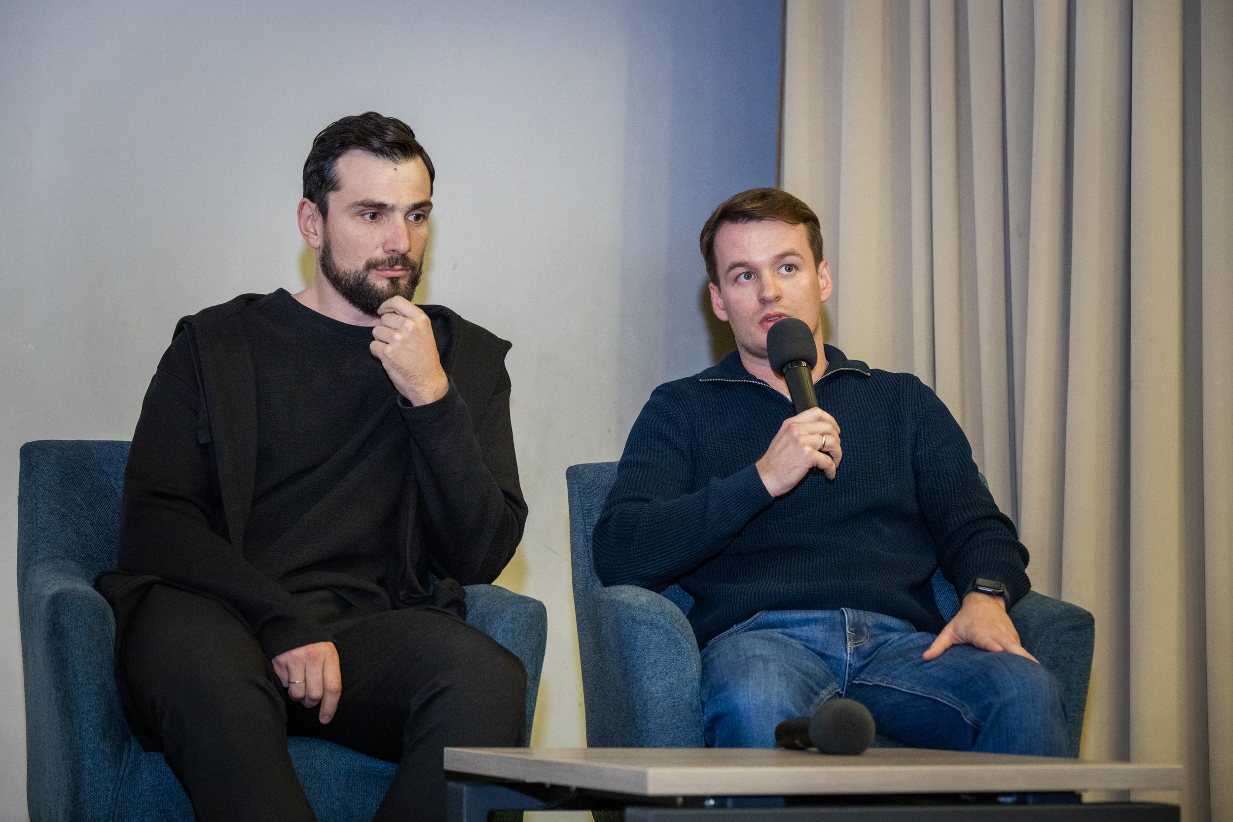 Режисер і продюсер документальної стрічки під час презентації свого кінопроекту