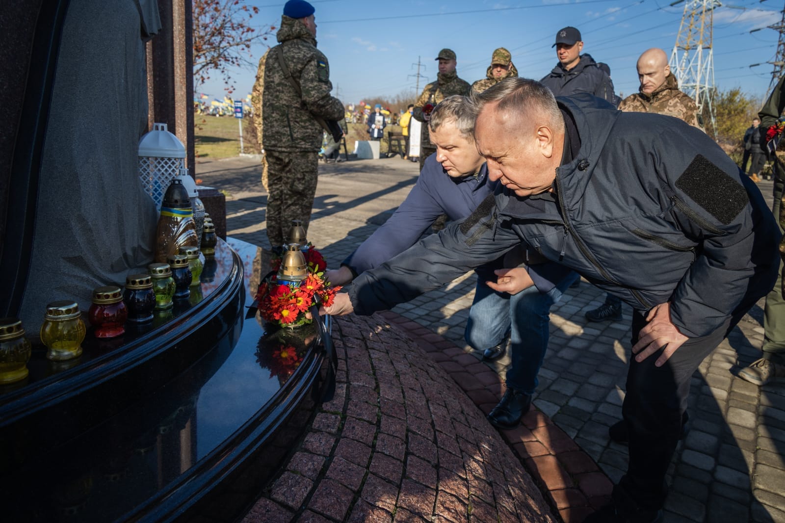 Представники керівництва області запалили лампадки в пам’ять про полеглих захисників