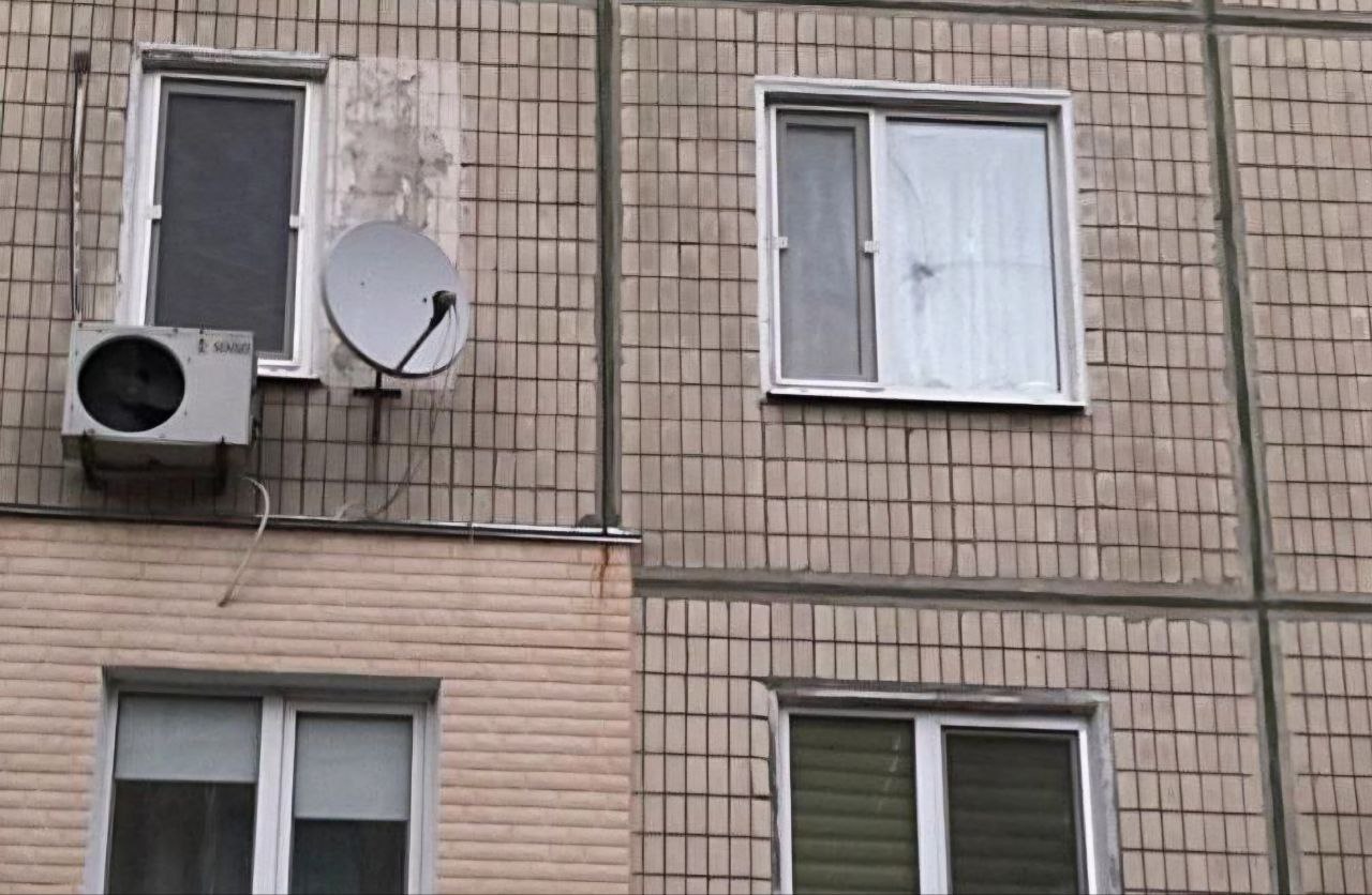 У багатоповерхівці побите вікно