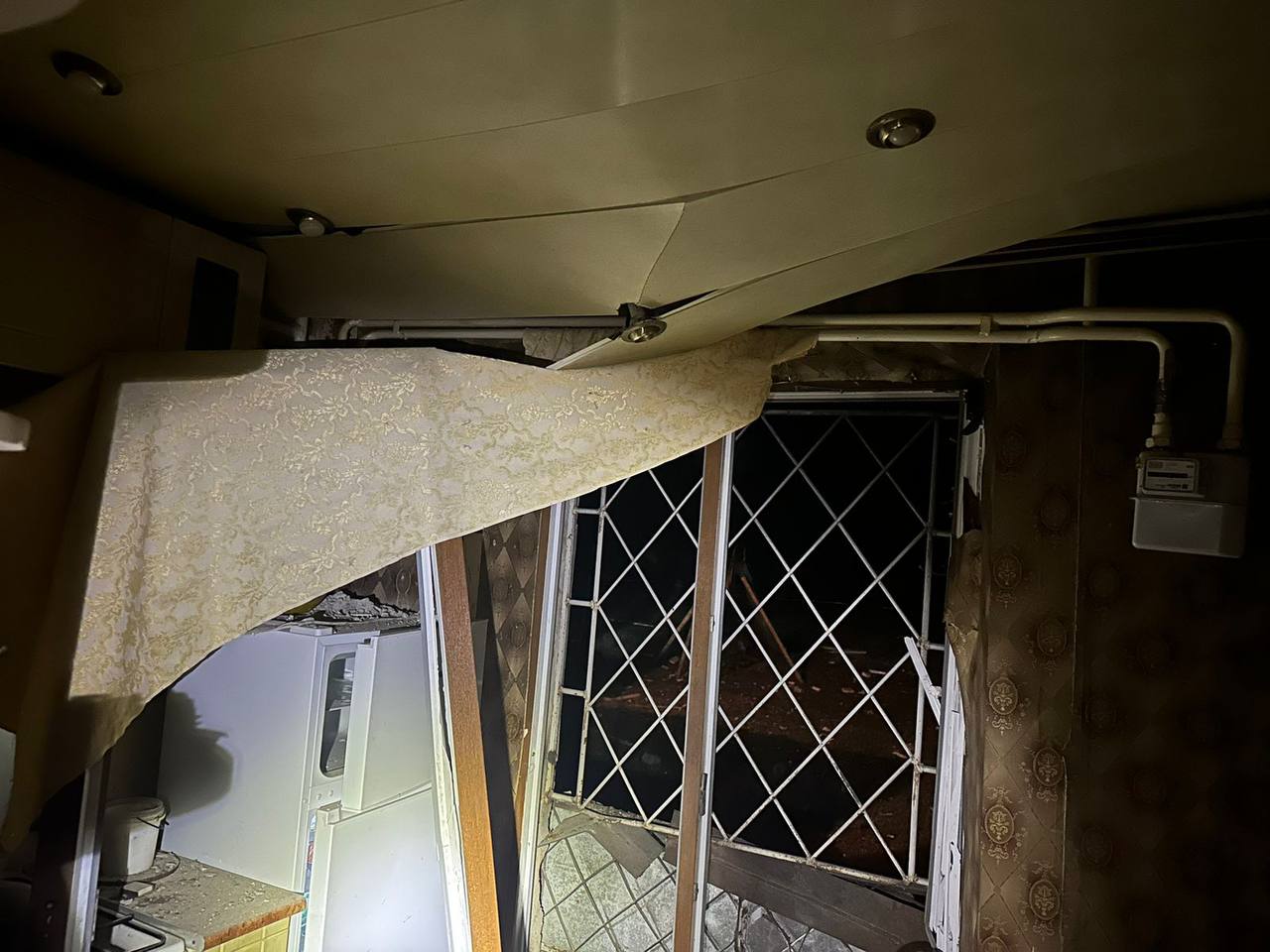 Пошкоджене житло місцевих