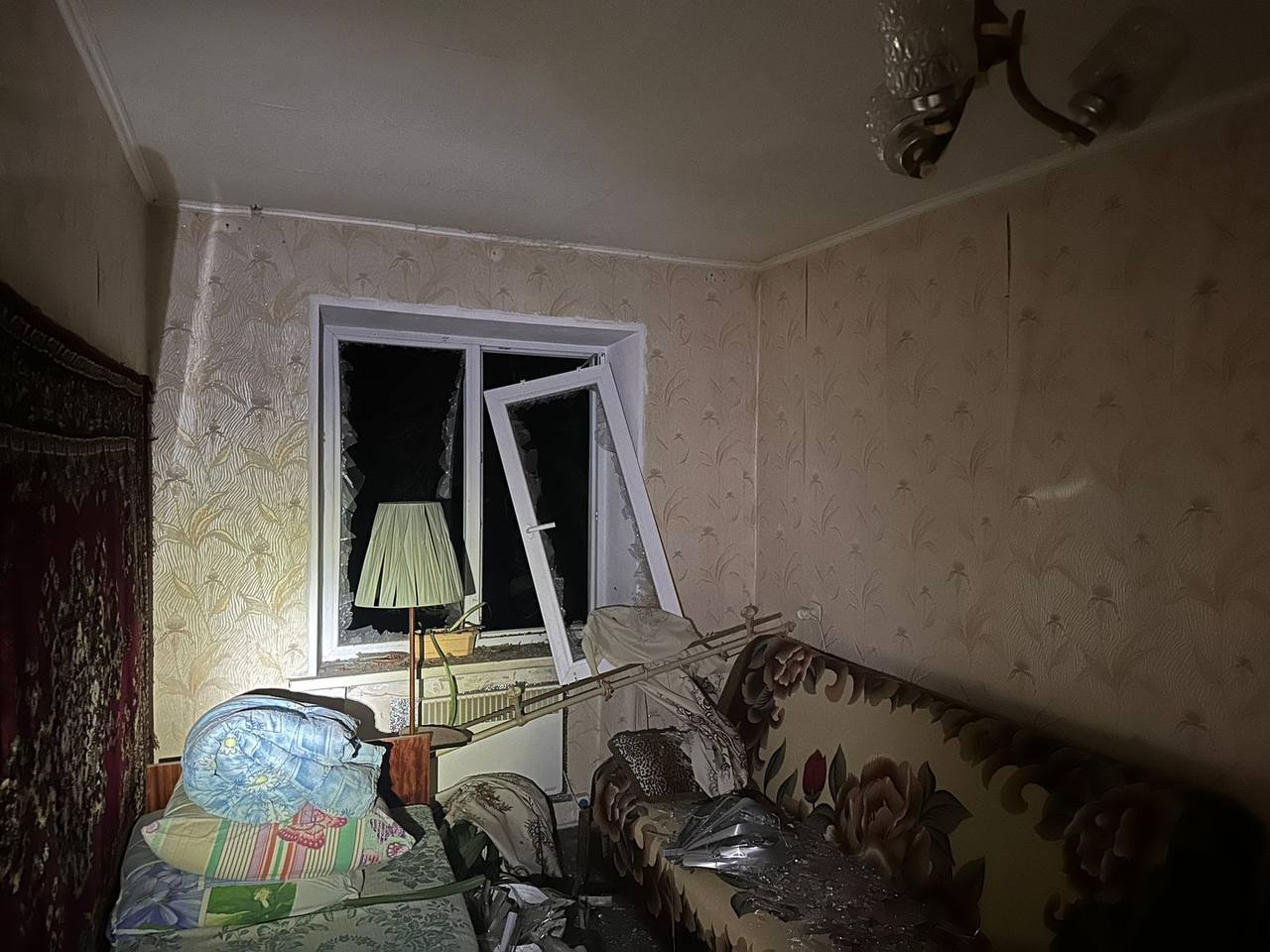 Кімната після російського артобстрілу