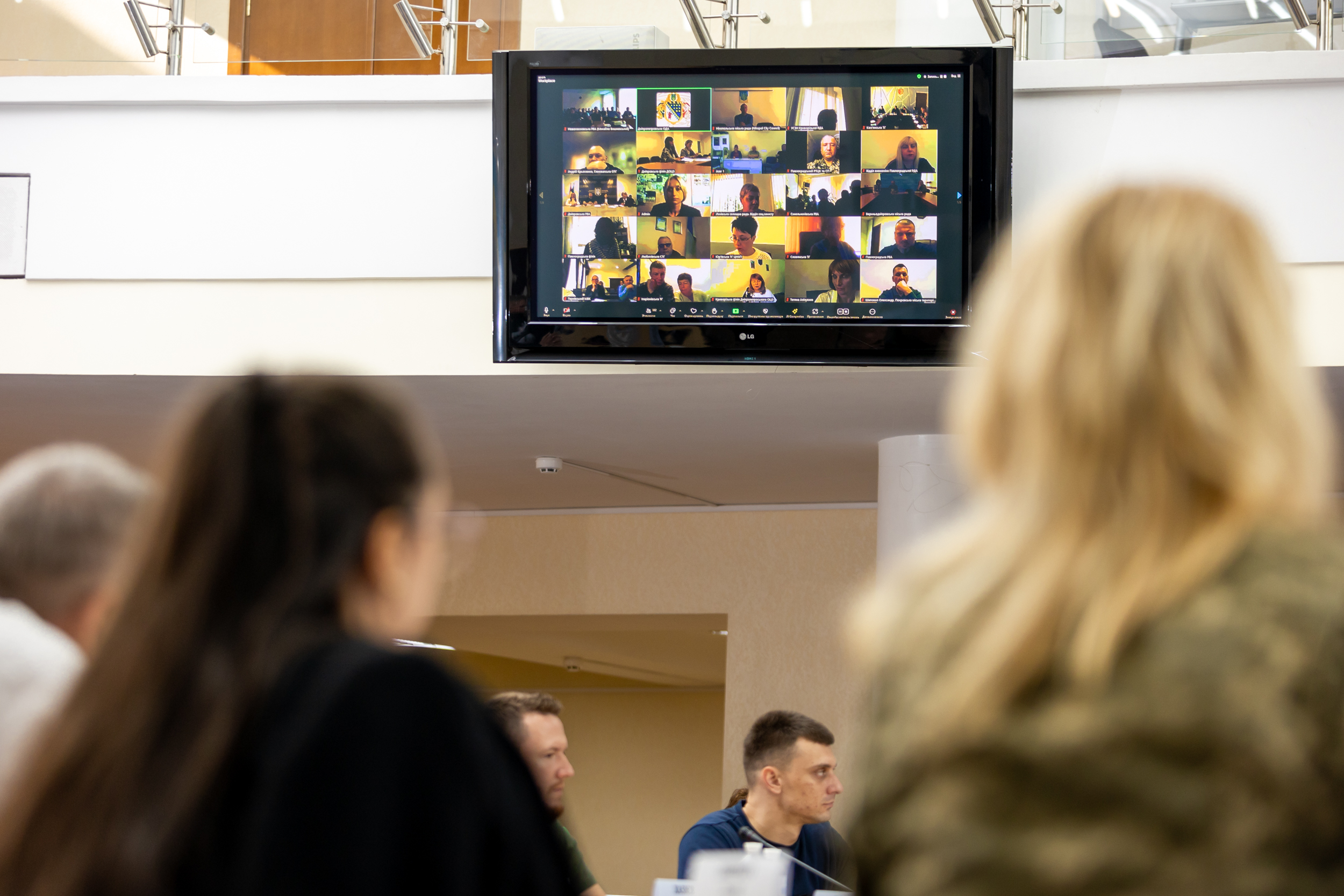 Чимало людей приєдналися до розмови онлайн