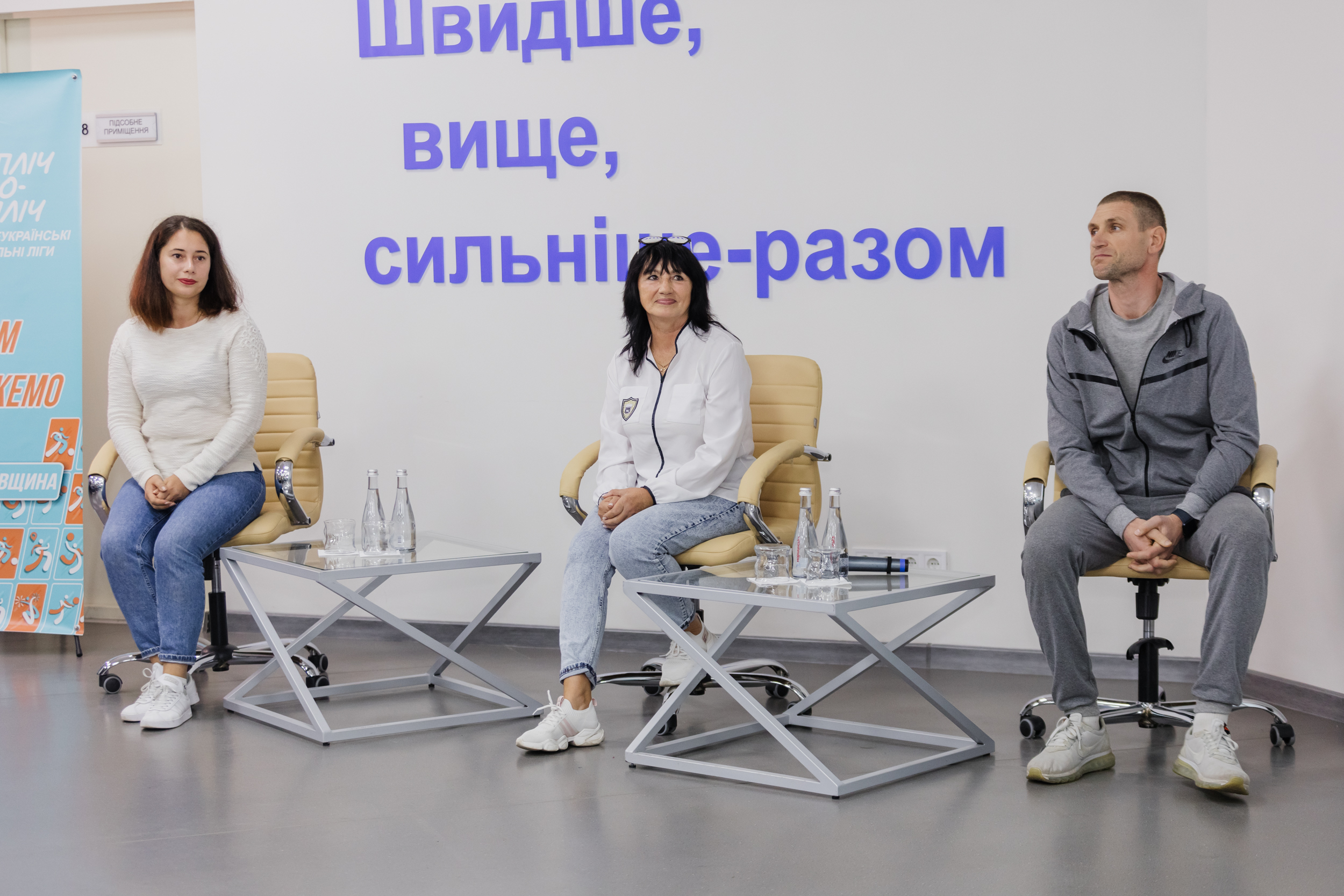 Перед гостями виступали тренери команд-переможниць