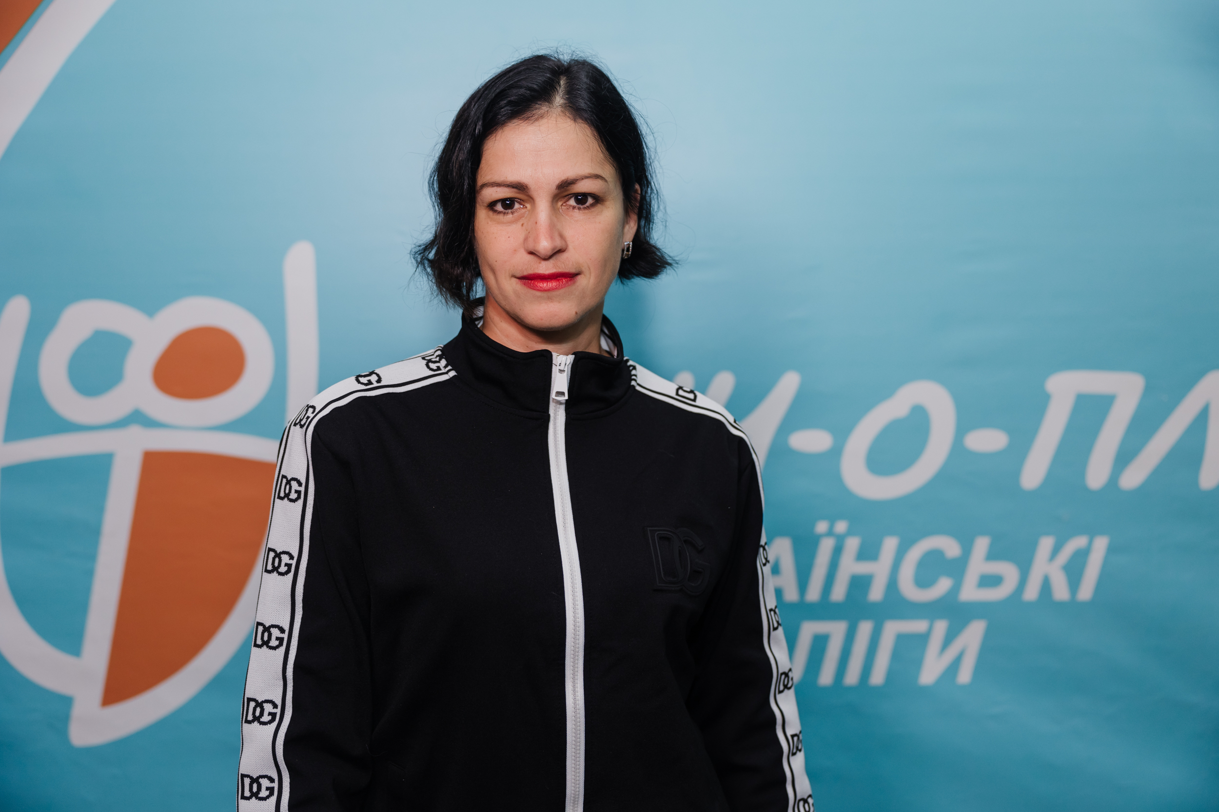 Тренерка команди черлідерок дніпровського ліцею №126 Олена Клименко