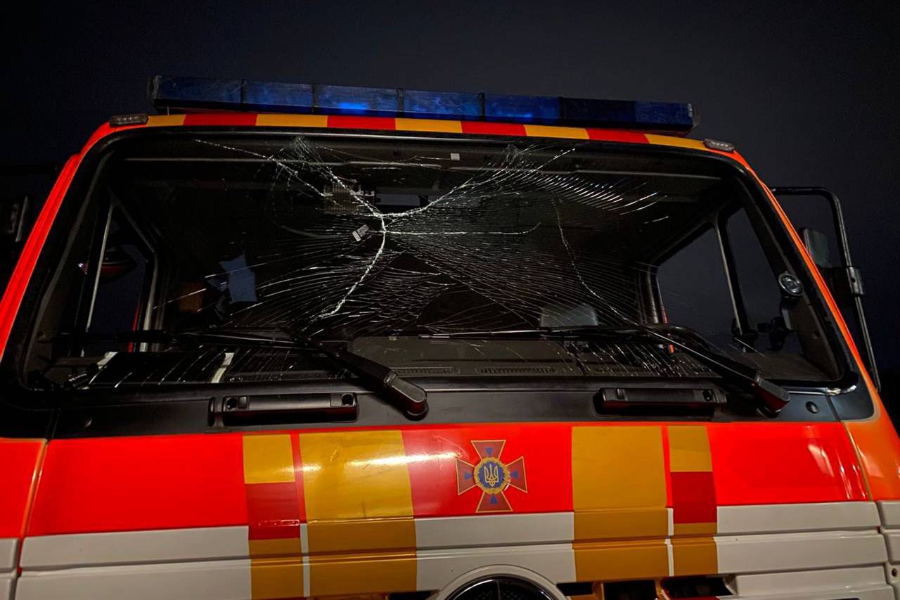 Понівечена пожежна автівка