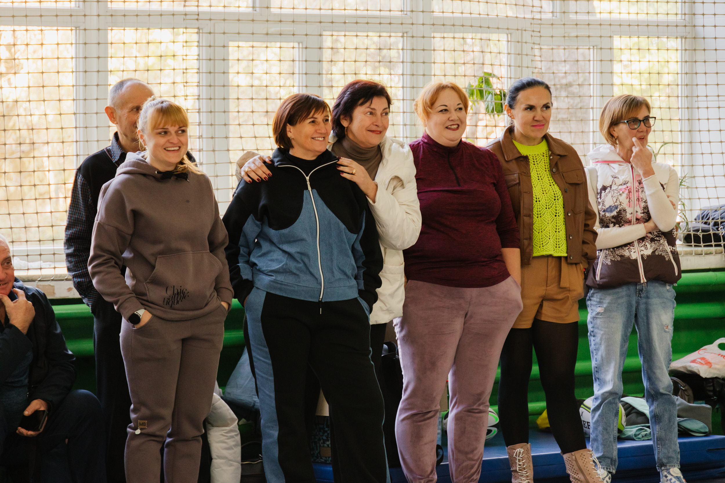  Вчителі слухають тренера 