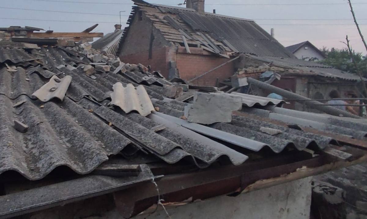 Побиті дахи будинків
